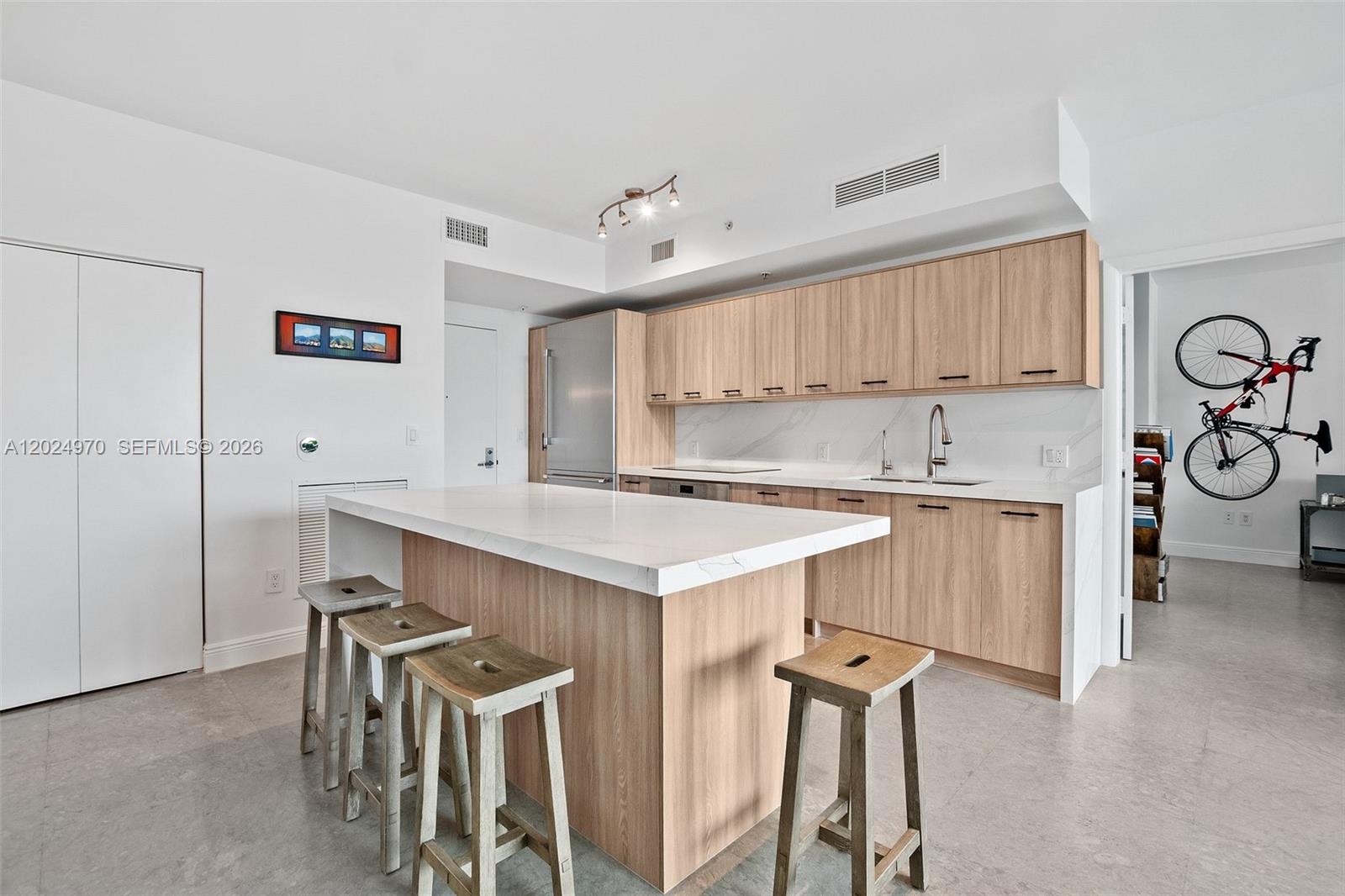 90 SW 3rd St #3810, Miami FL 33130