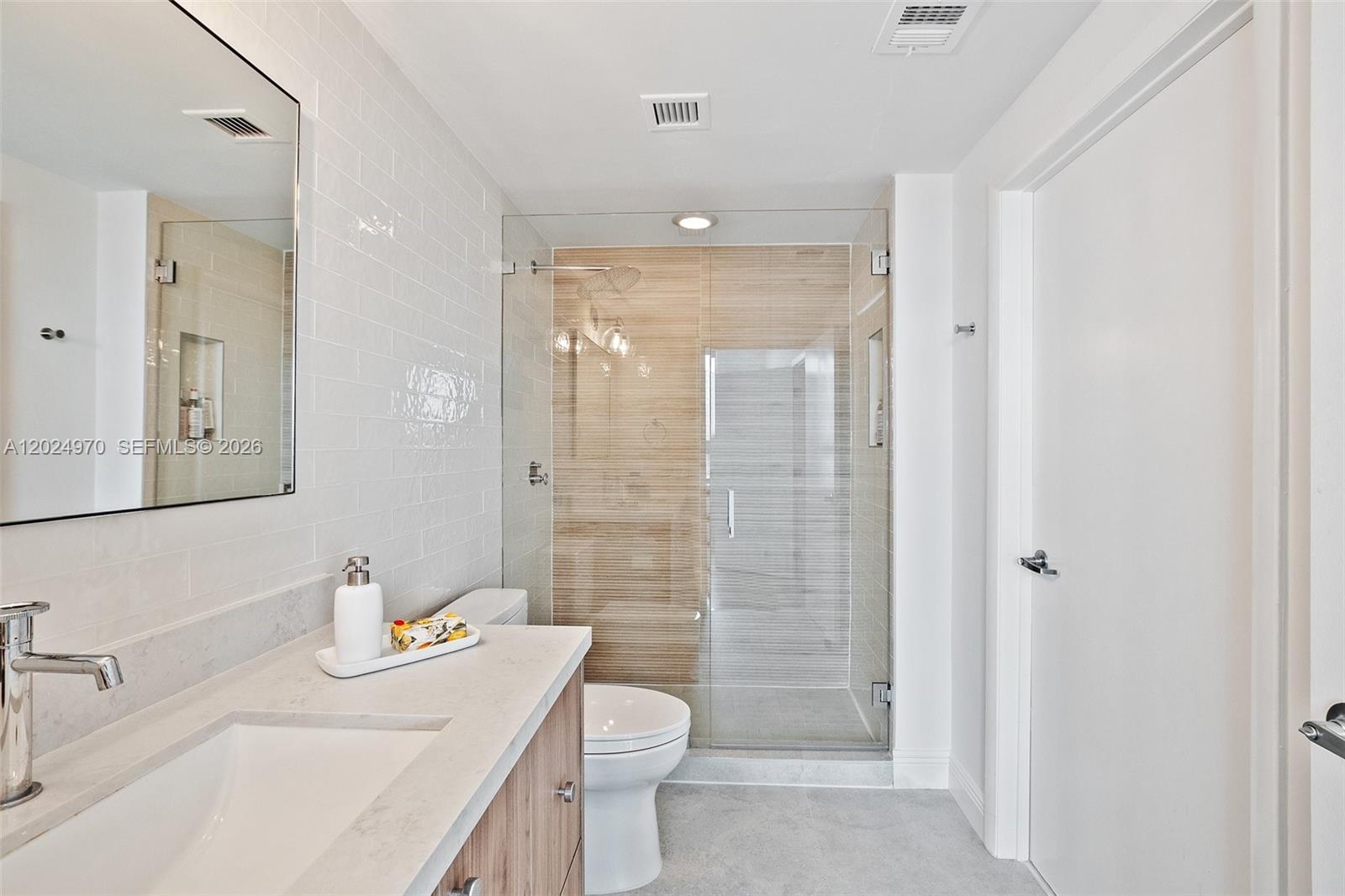90 SW 3rd St #3810, Miami FL 33130