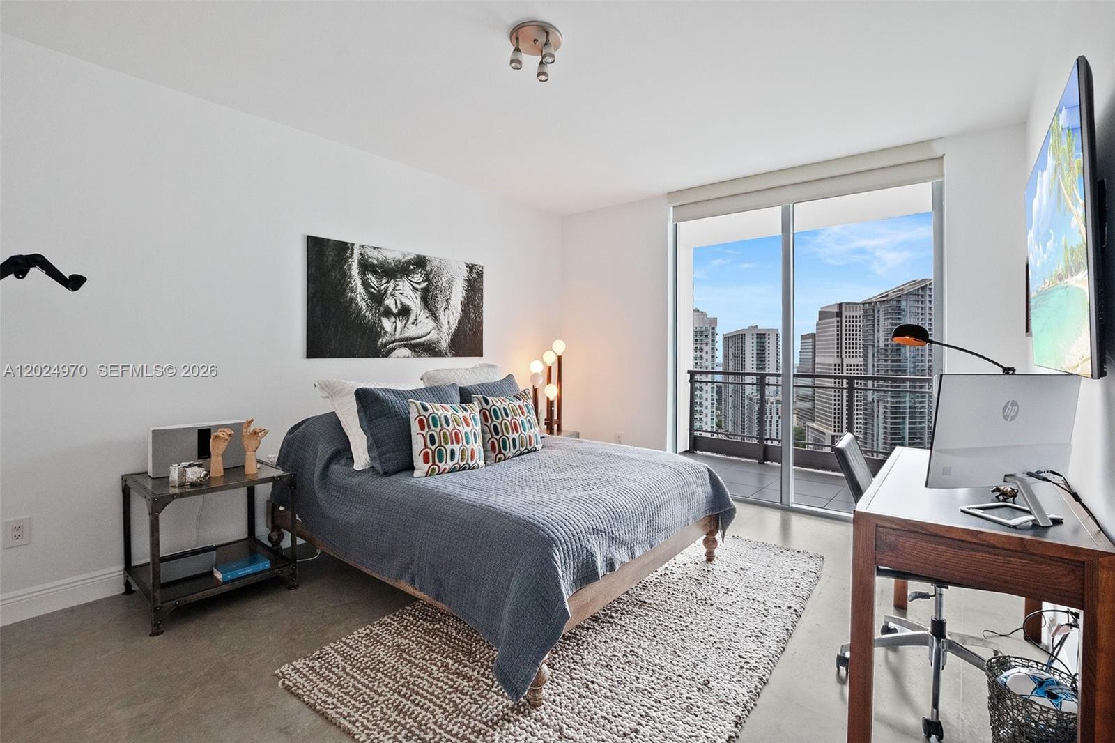 90 SW 3rd St #3810, Miami FL 33130