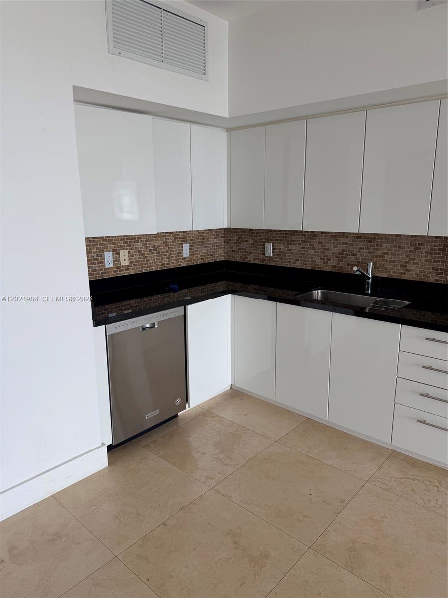 92 SW 3rd St #3909, Miami FL 33130