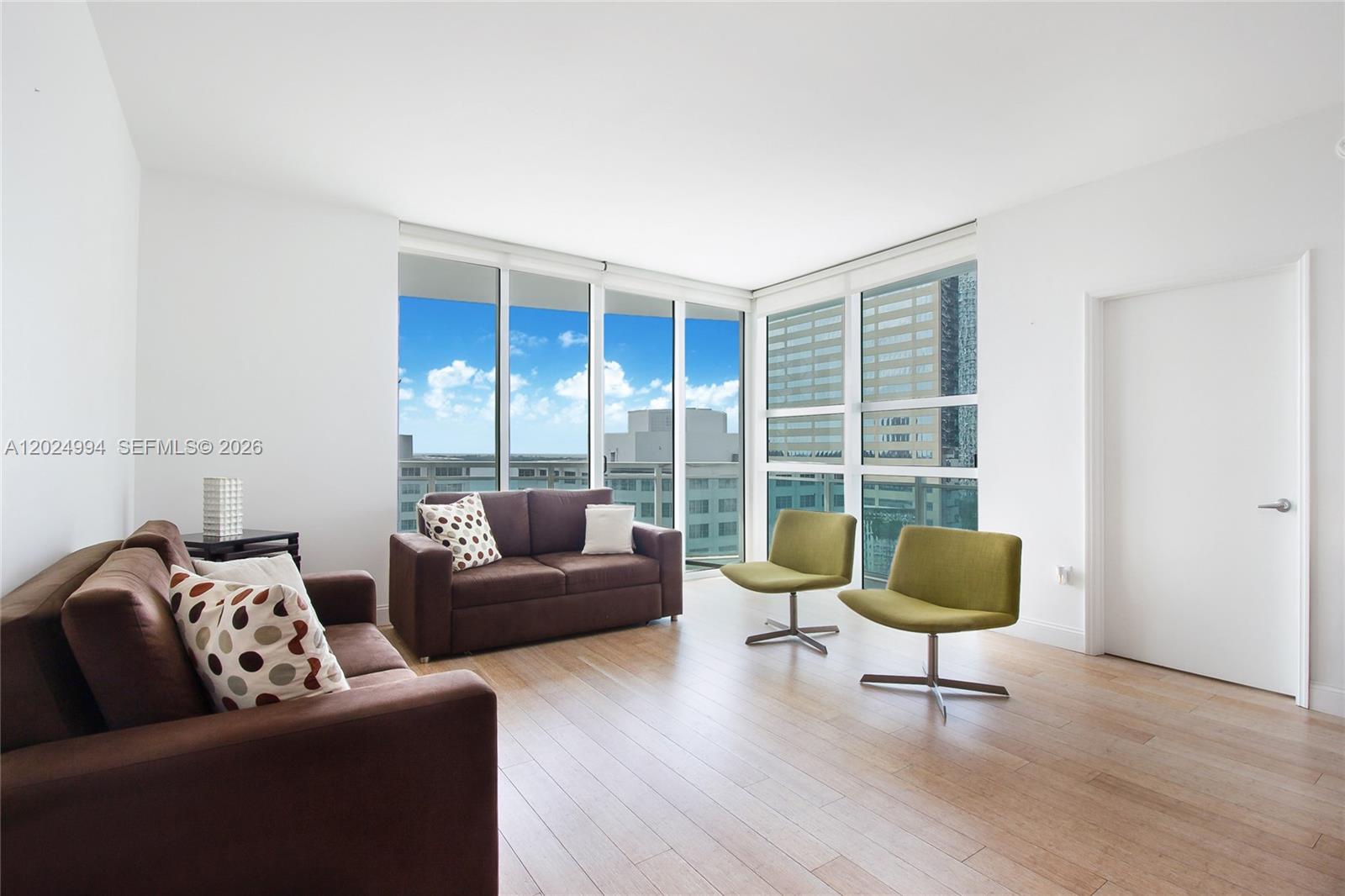 950 Brickell Bay Dr #1911, Miami FL 33131