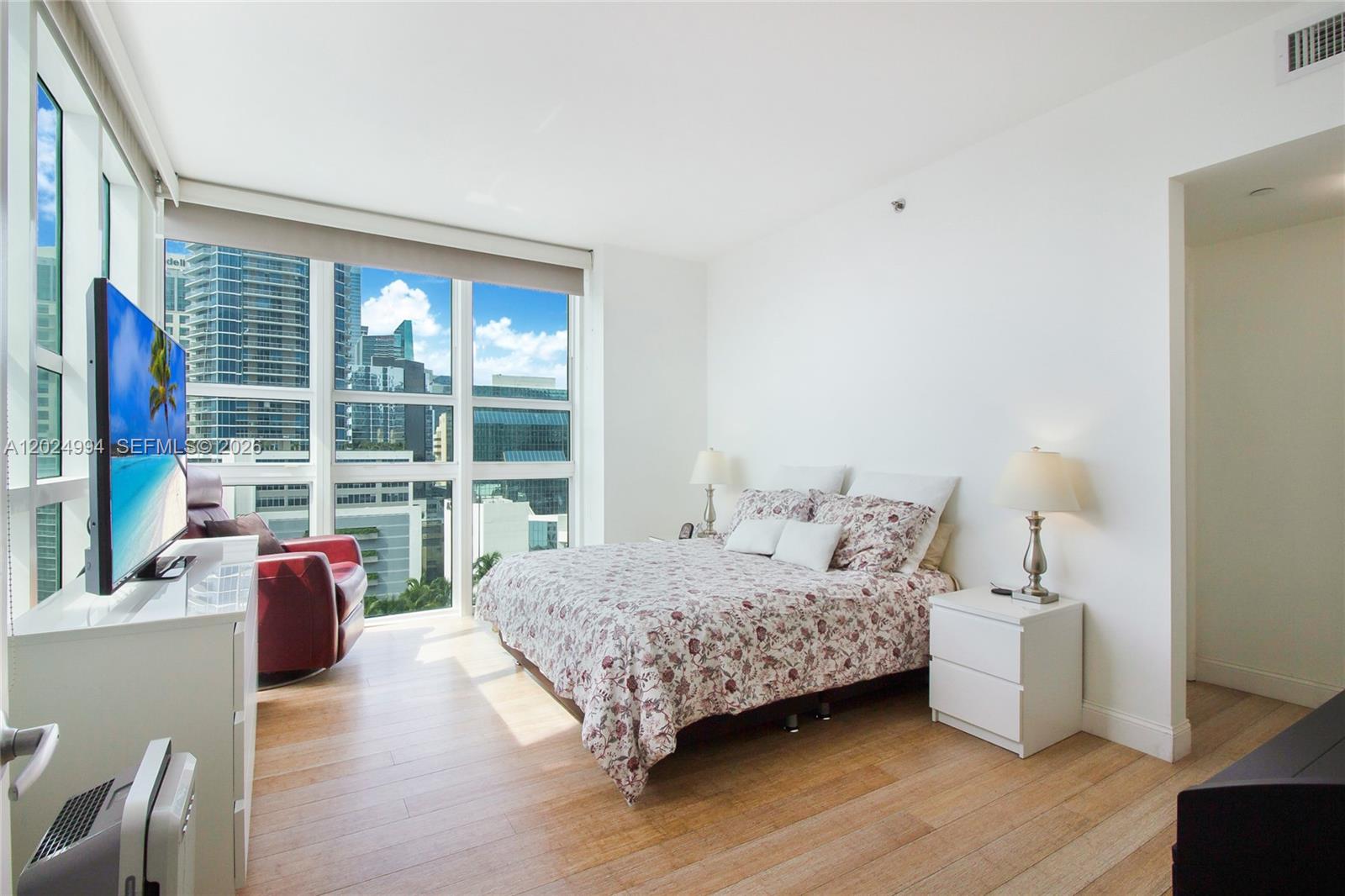 950 Brickell Bay Dr #1911, Miami FL 33131