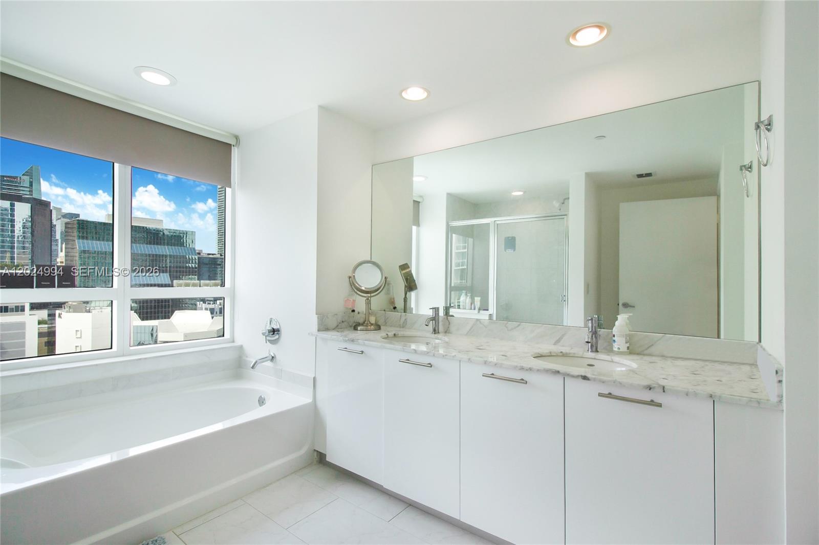 950 Brickell Bay Dr #1911, Miami FL 33131