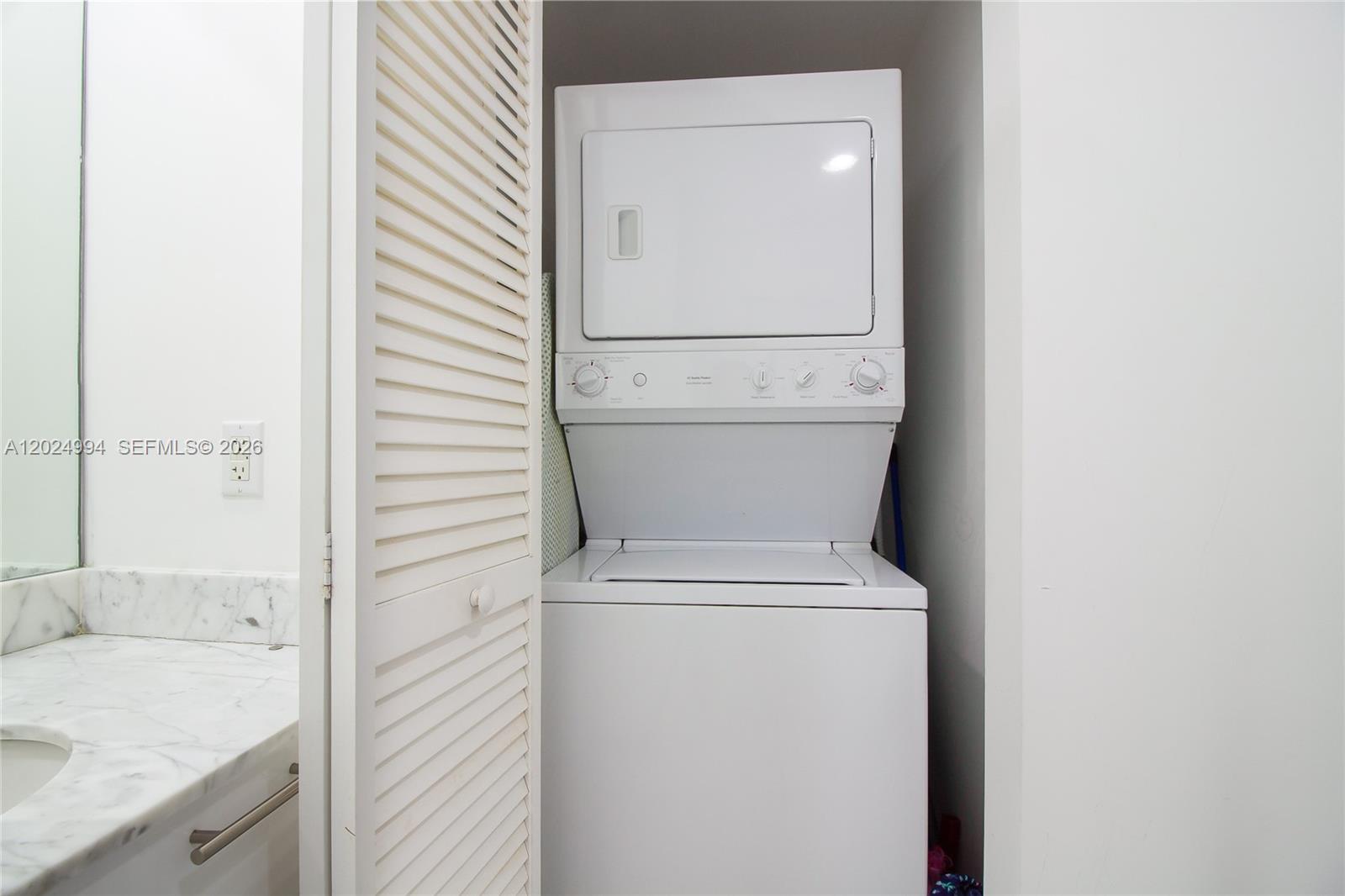 950 Brickell Bay Dr #1911, Miami FL 33131