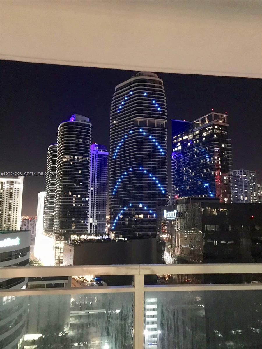 950 Brickell Bay Dr #2000, Miami FL 33131