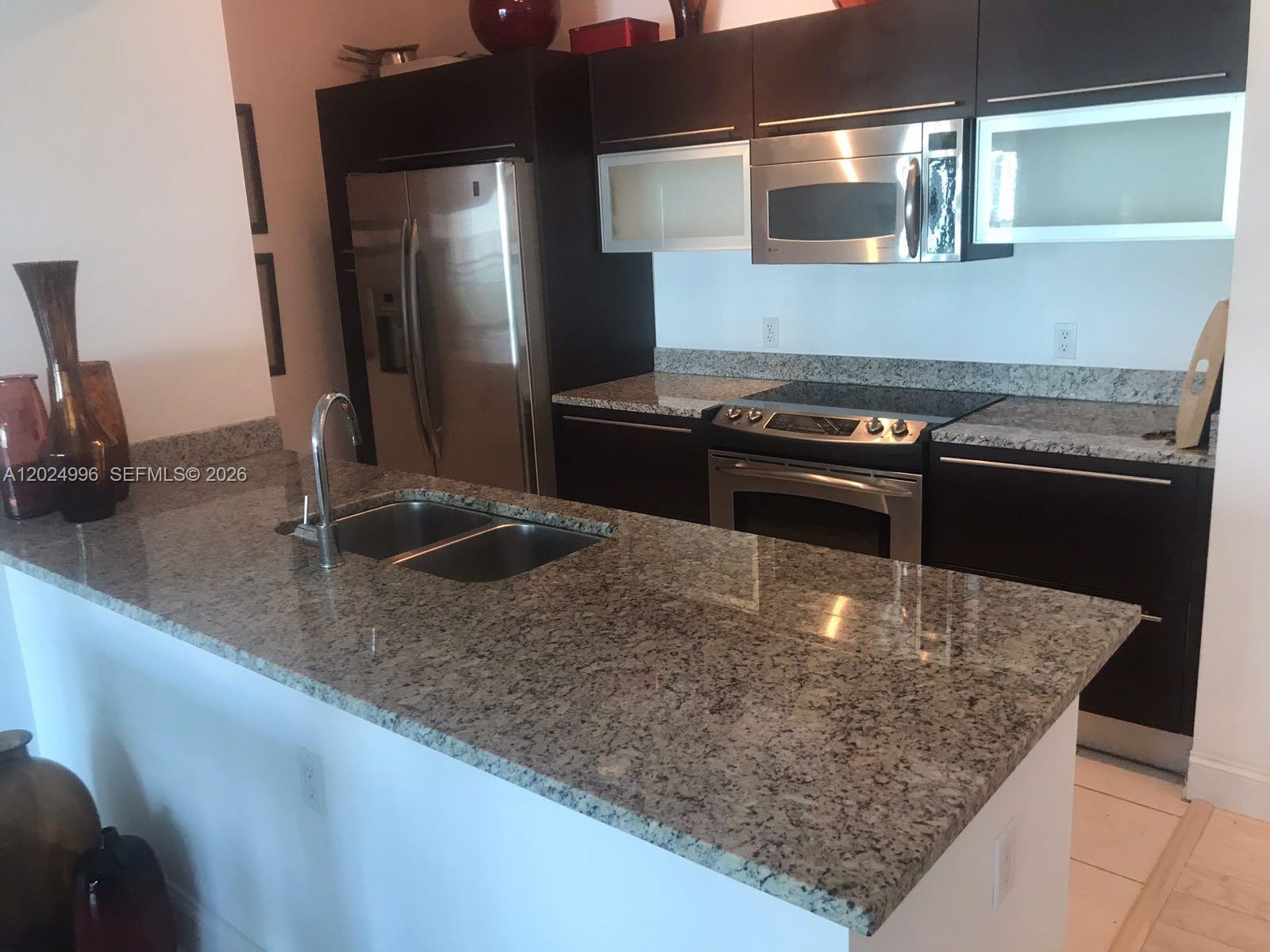 950 Brickell Bay Dr #2000, Miami FL 33131