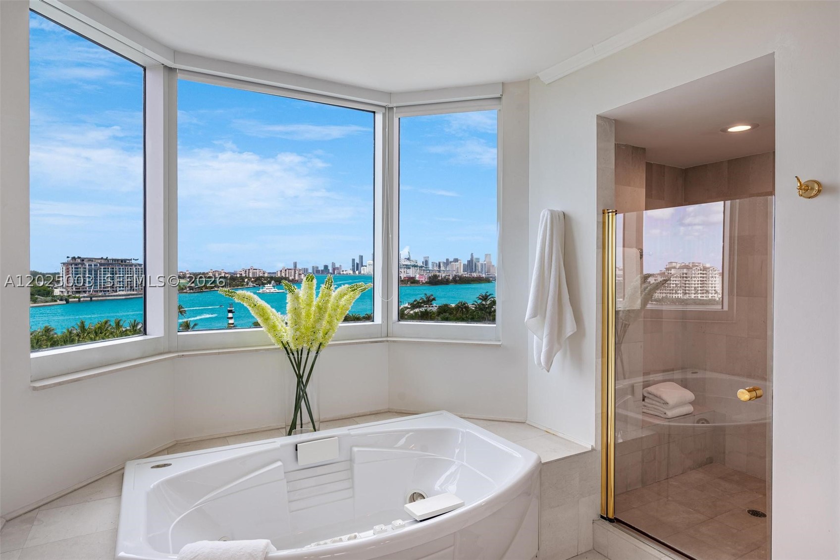 300 S Pointe Dr #1001, Miami Beach FL 33139
