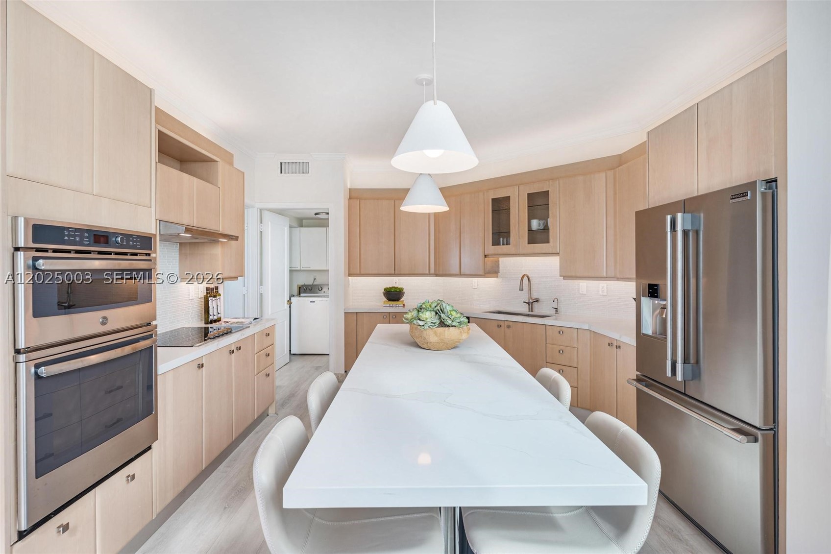300 S Pointe Dr #1001, Miami Beach FL 33139