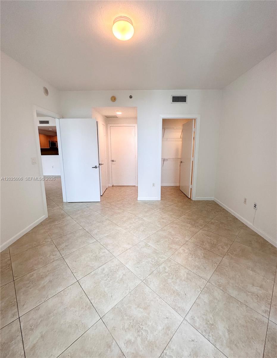 1060 Brickell Ave #2515, Miami FL 33131
