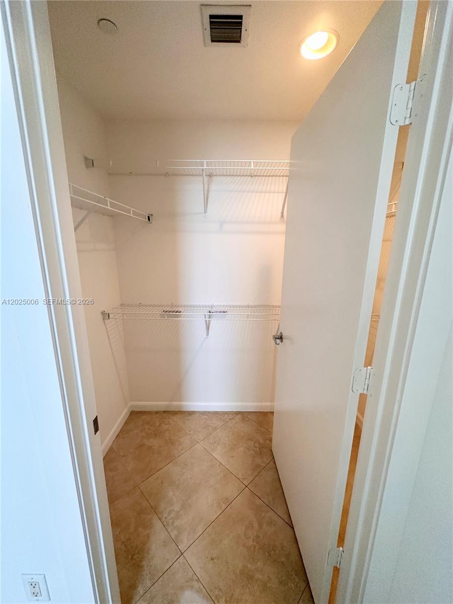 1060 Brickell Ave #2515, Miami FL 33131