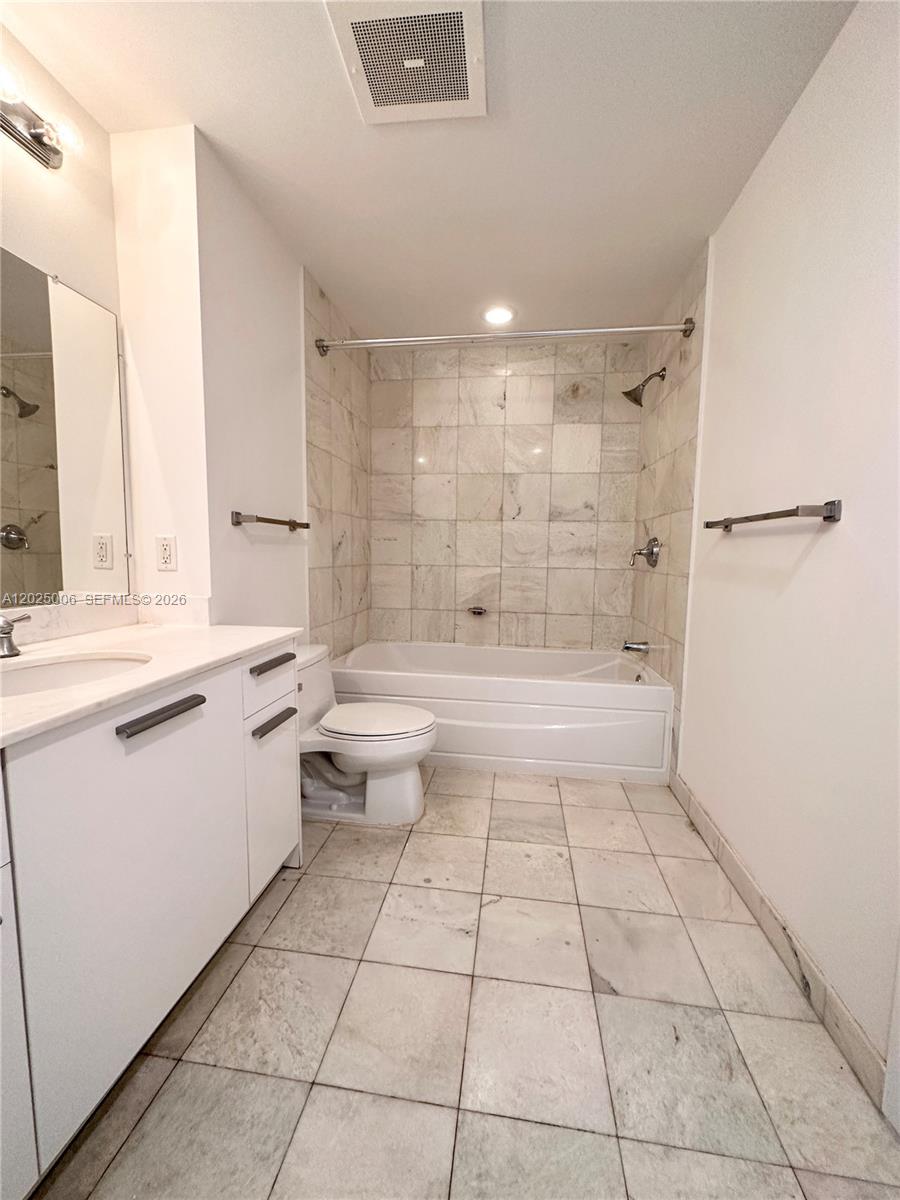 1060 Brickell Ave #2515, Miami FL 33131