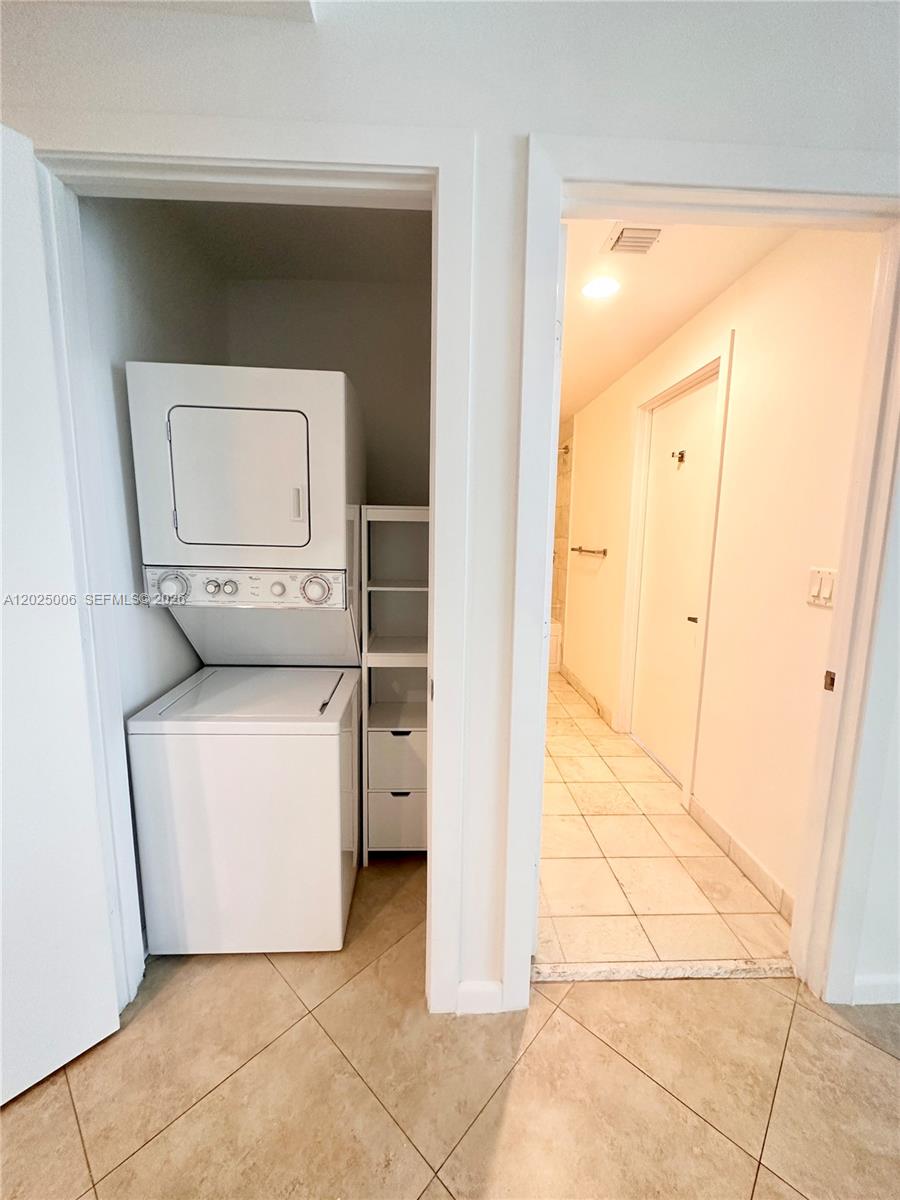 1060 Brickell Ave #2515, Miami FL 33131