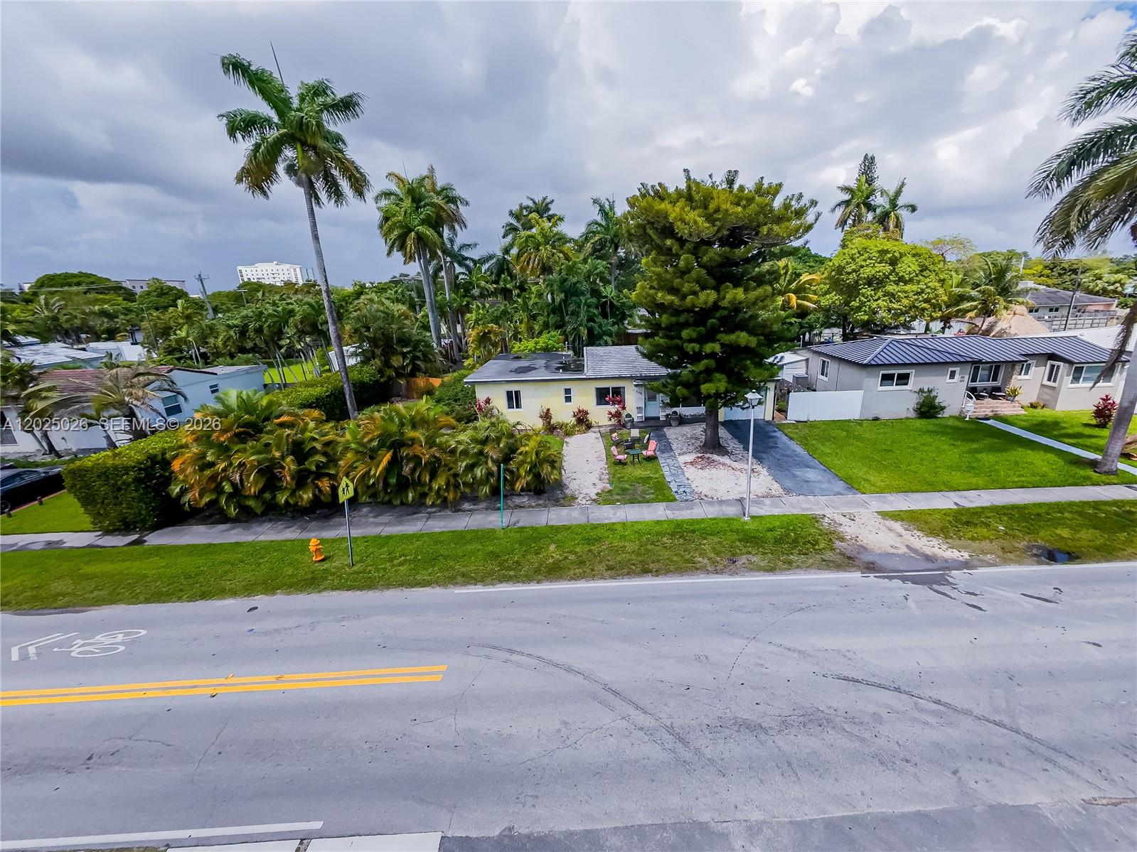548 East Dr, Miami Springs FL 33166