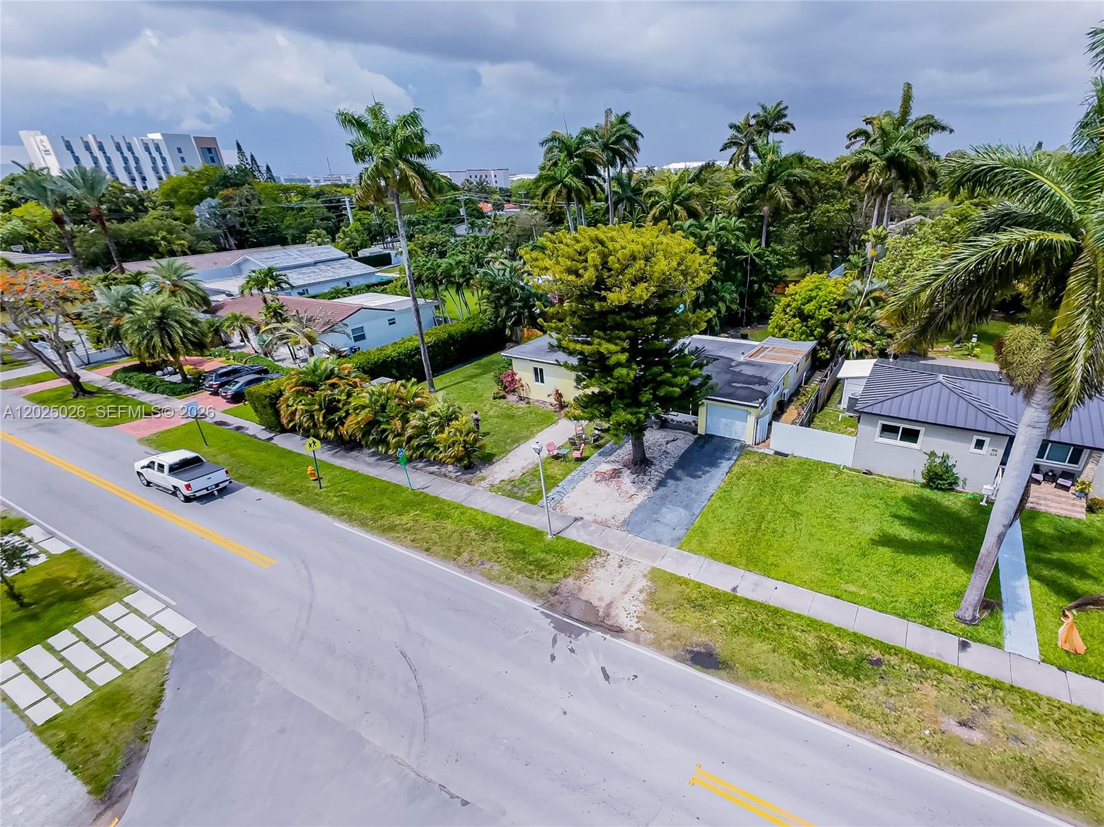 548 East Dr, Miami Springs FL 33166