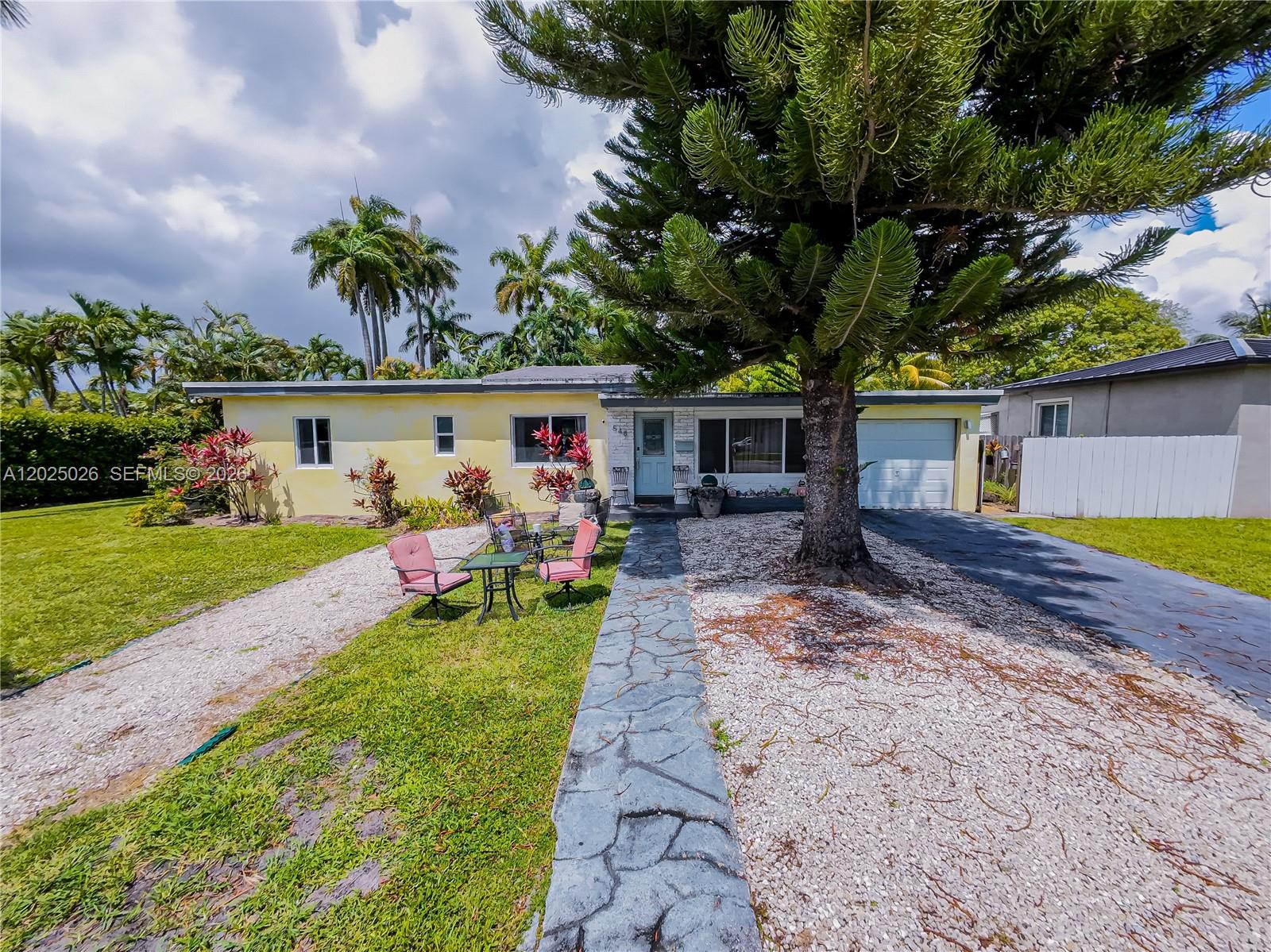 548 East Dr, Miami Springs FL 33166
