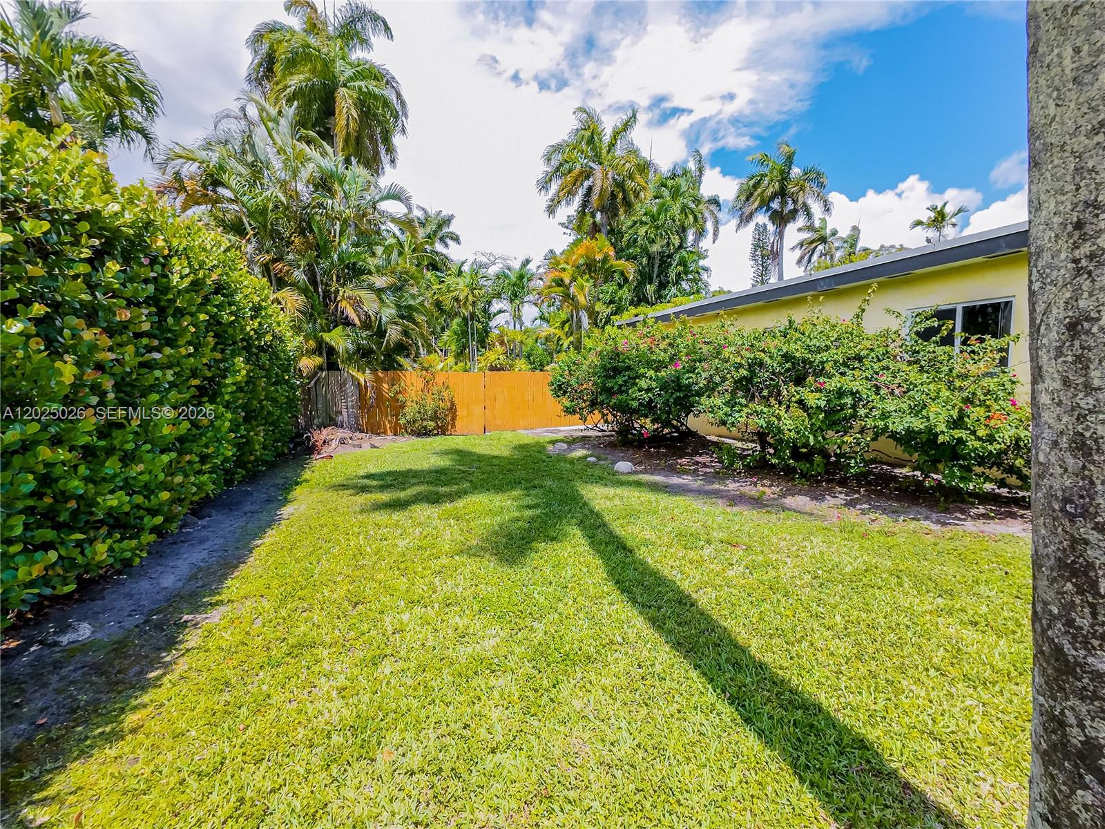 548 East Dr, Miami Springs FL 33166