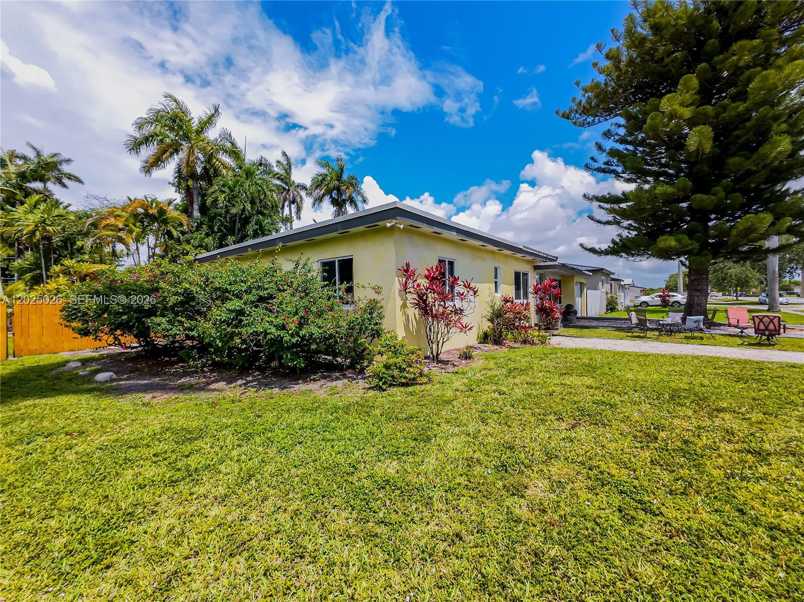 548 East Dr, Miami Springs FL 33166