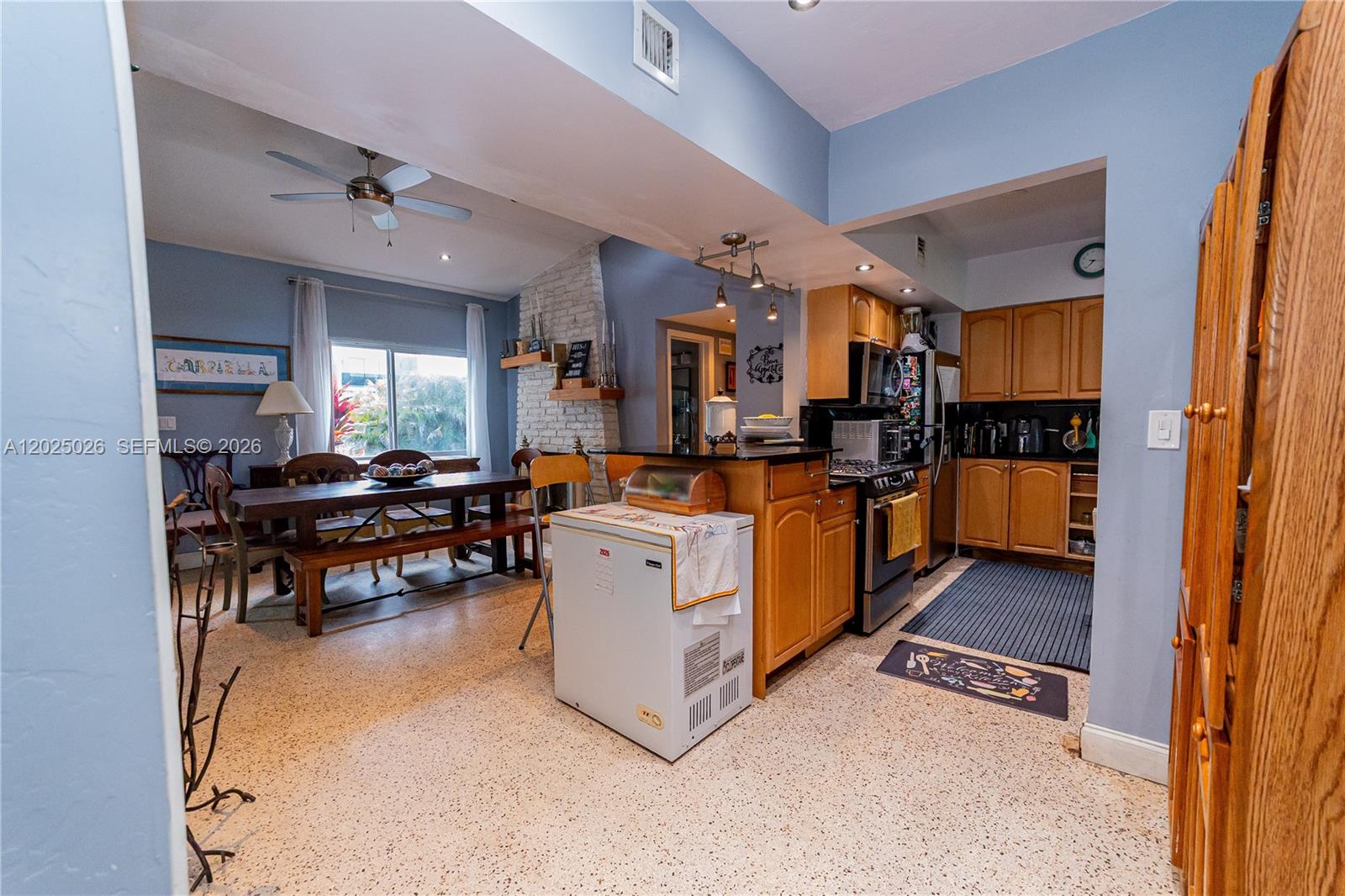 548 East Dr, Miami Springs FL 33166