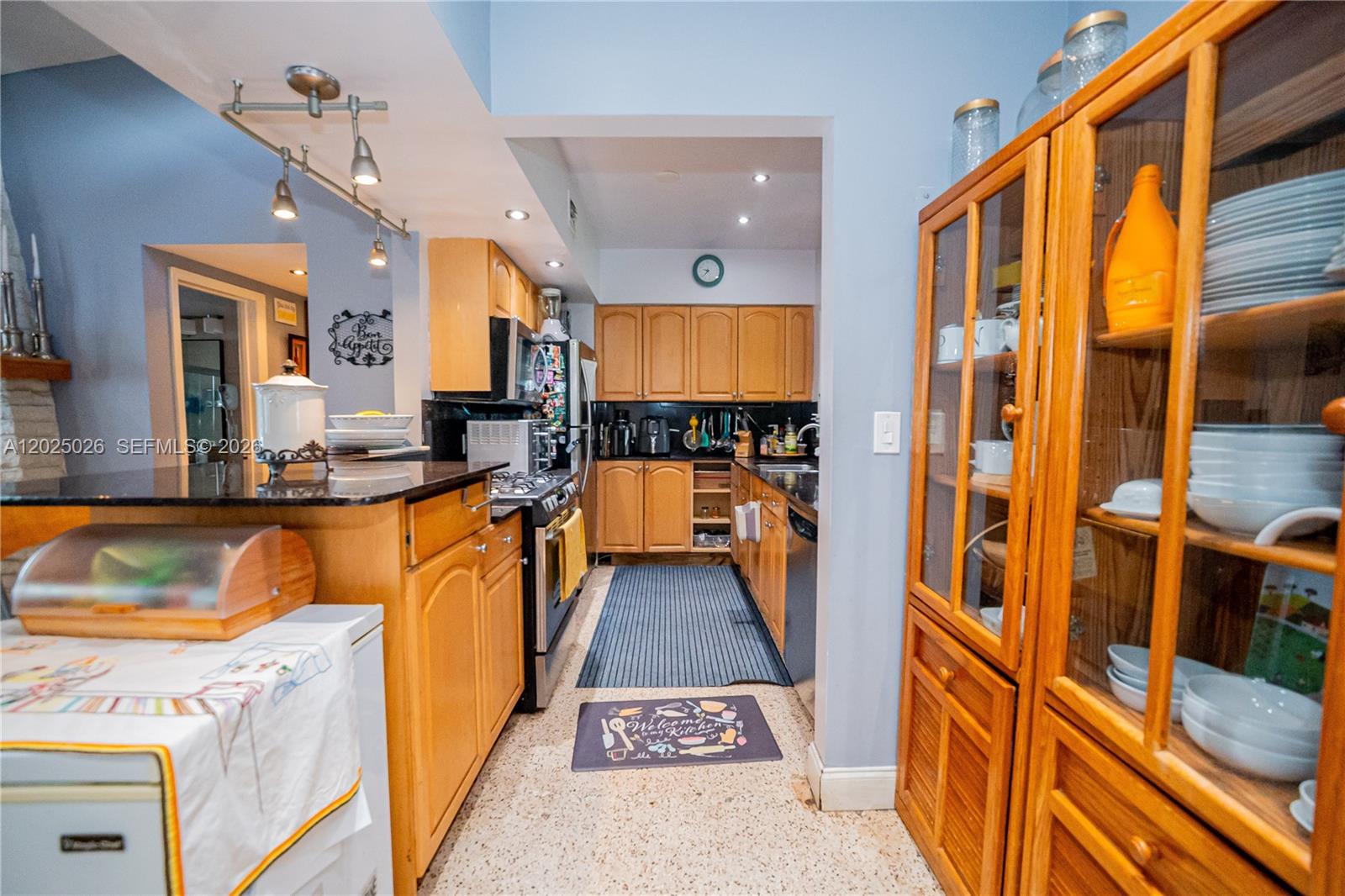 548 East Dr, Miami Springs FL 33166