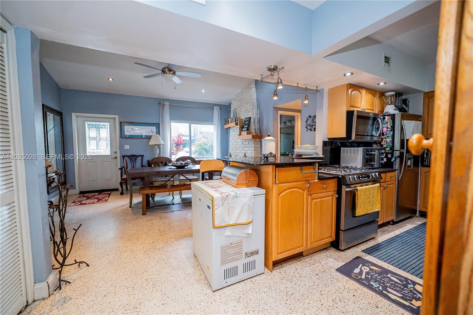 548 East Dr, Miami Springs FL 33166