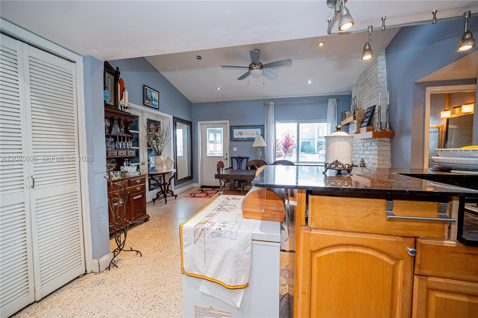 548 East Dr, Miami Springs FL 33166
