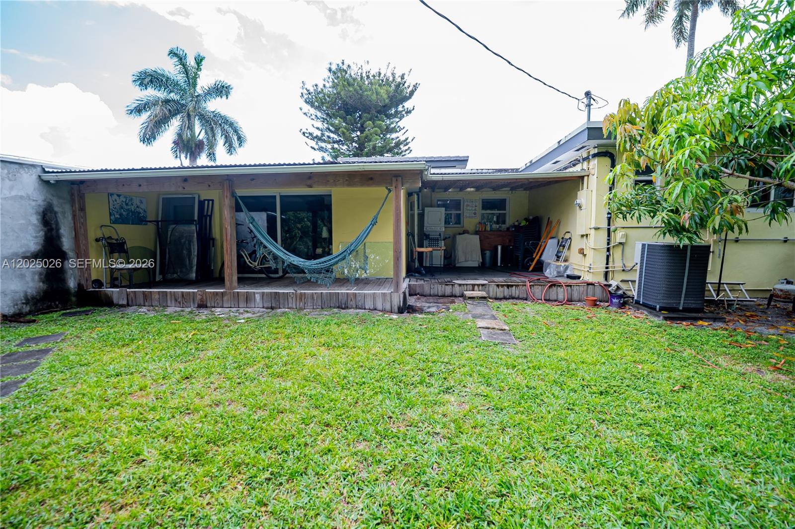 548 East Dr, Miami Springs FL 33166