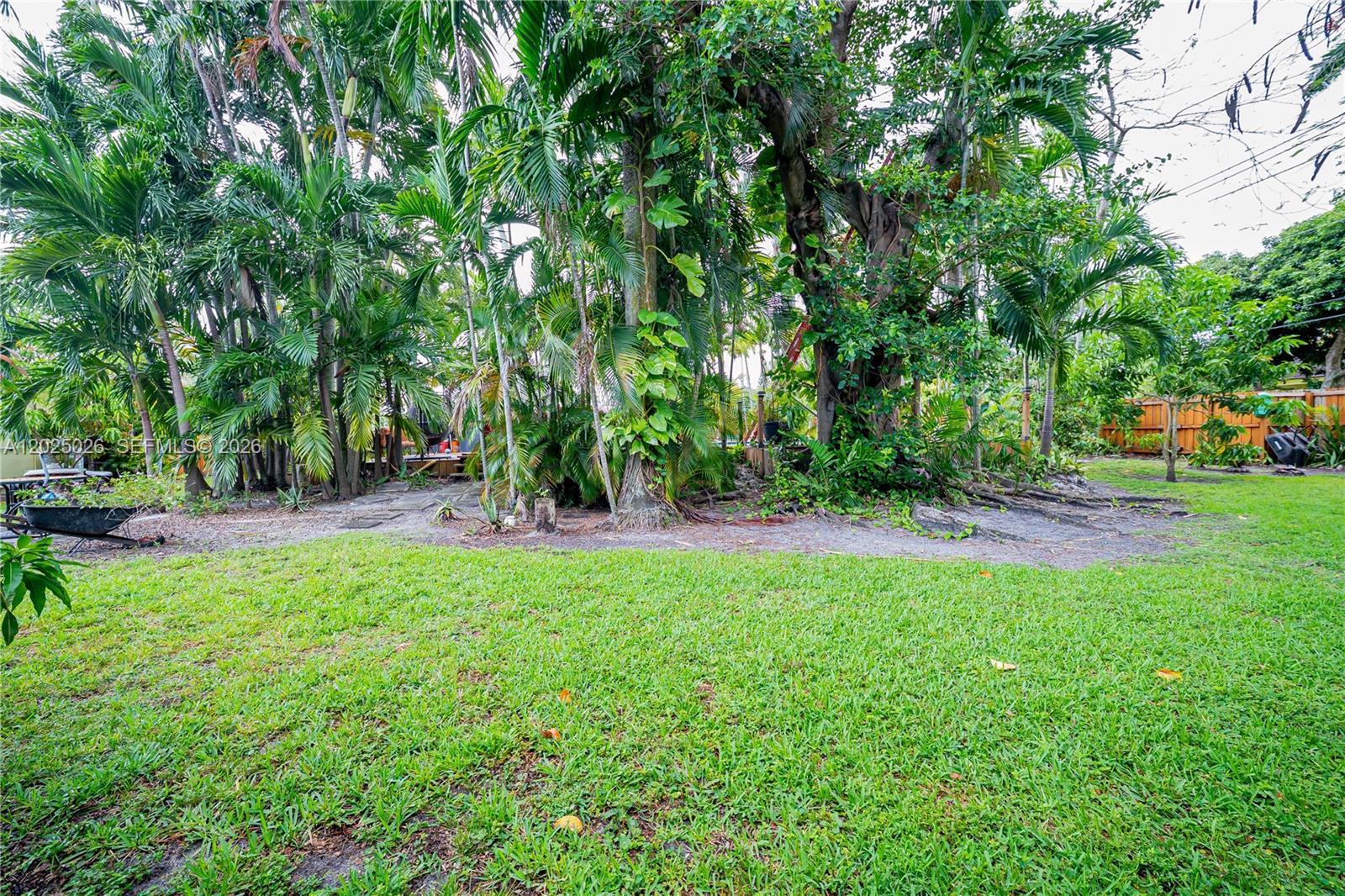 548 East Dr, Miami Springs FL 33166