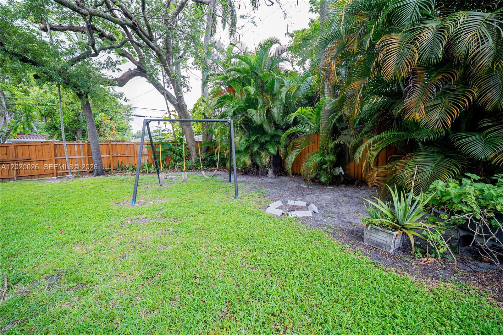548 East Dr, Miami Springs FL 33166