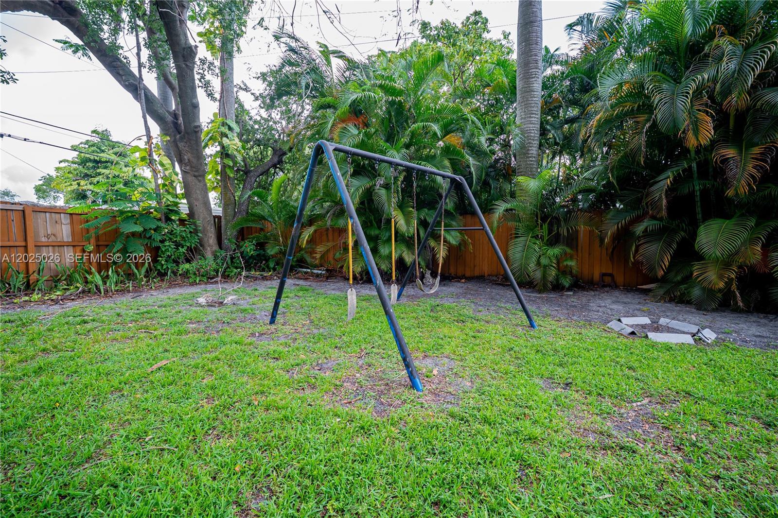 548 East Dr, Miami Springs FL 33166