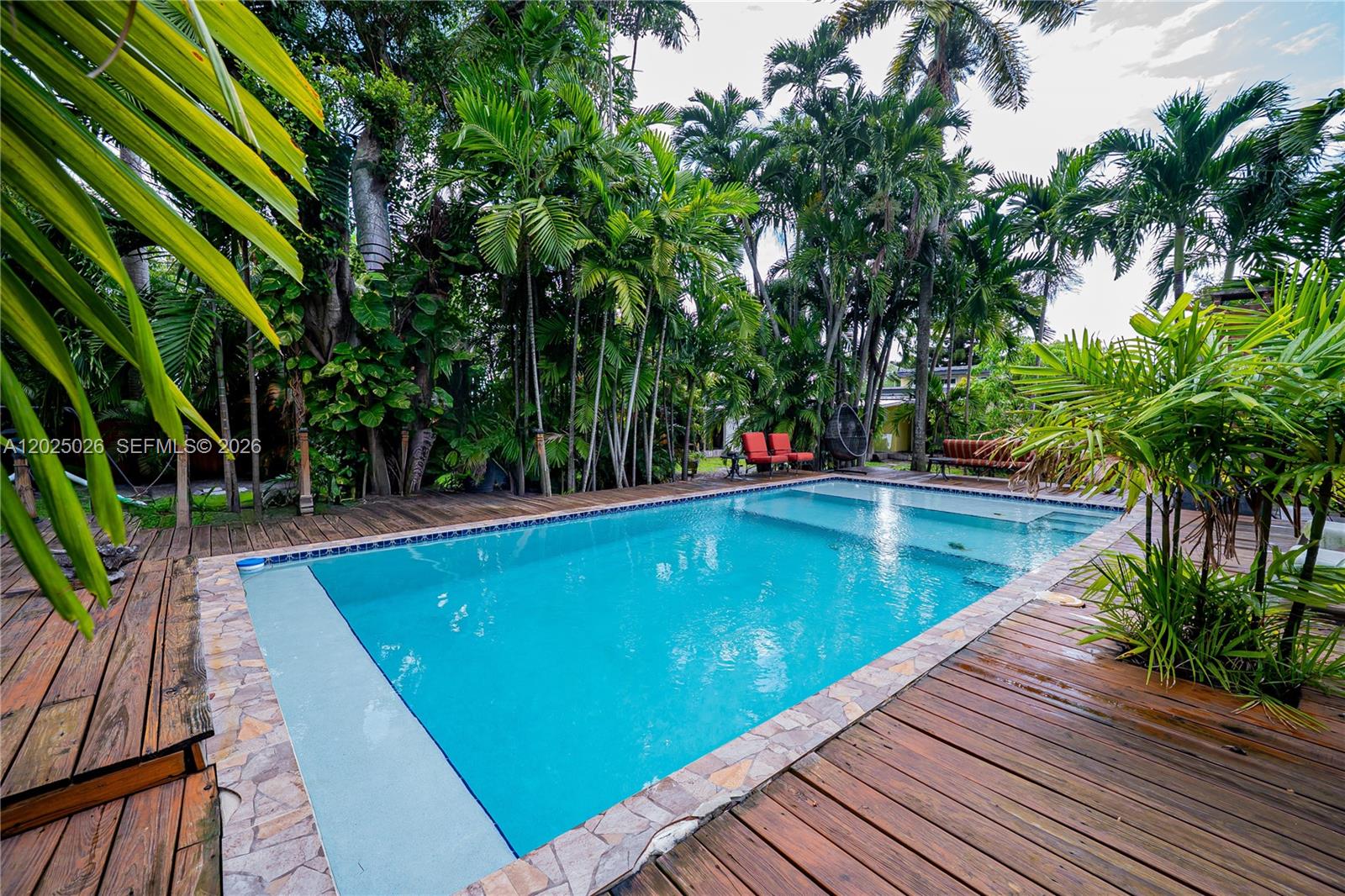 548 East Dr, Miami Springs FL 33166