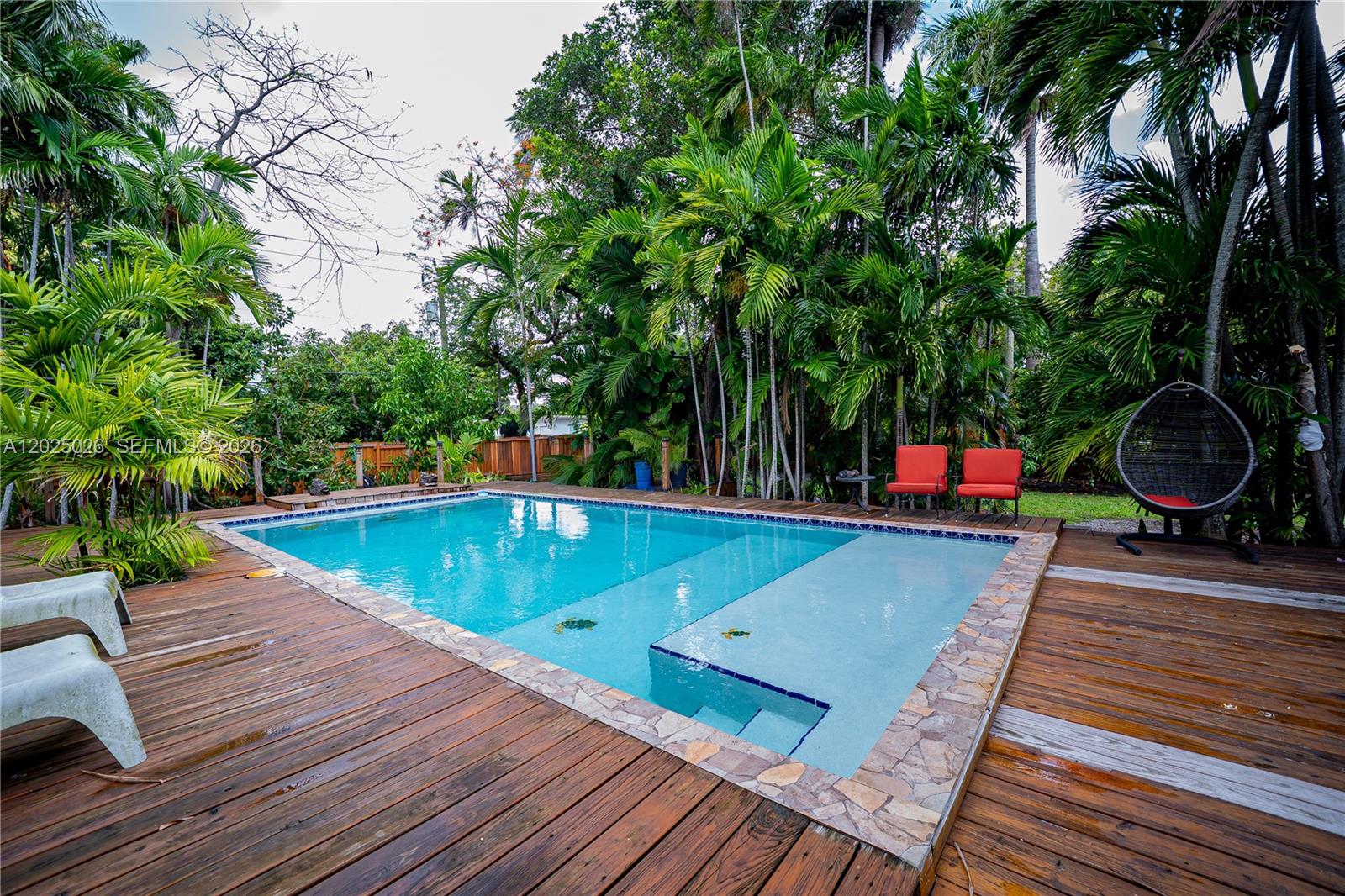548 East Dr, Miami Springs FL 33166