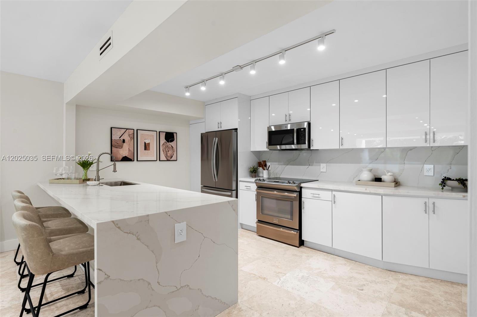 155 Ocean Lane Dr #205, Key Biscayne FL 33149