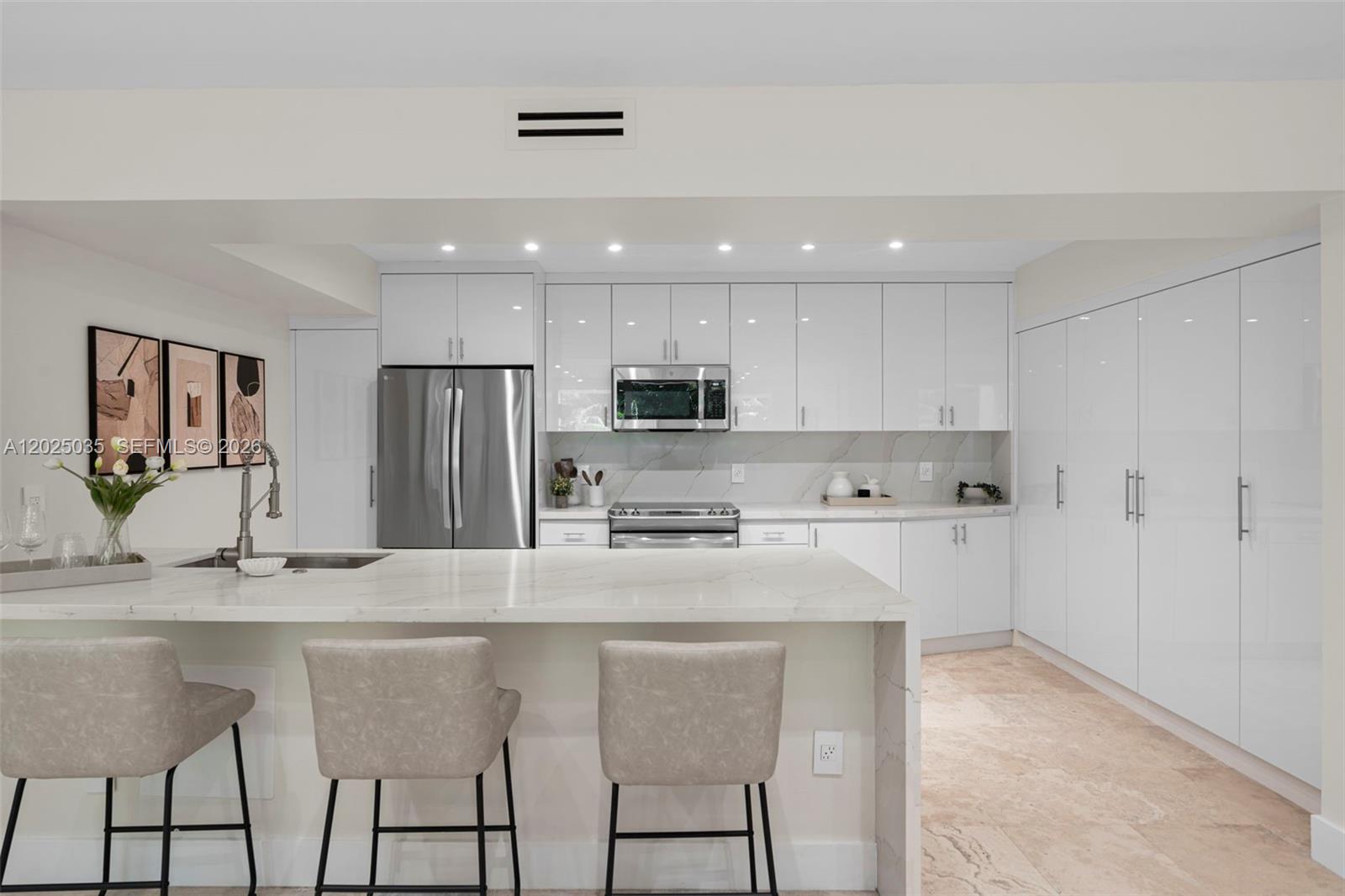 155 Ocean Lane Dr #205, Key Biscayne FL 33149