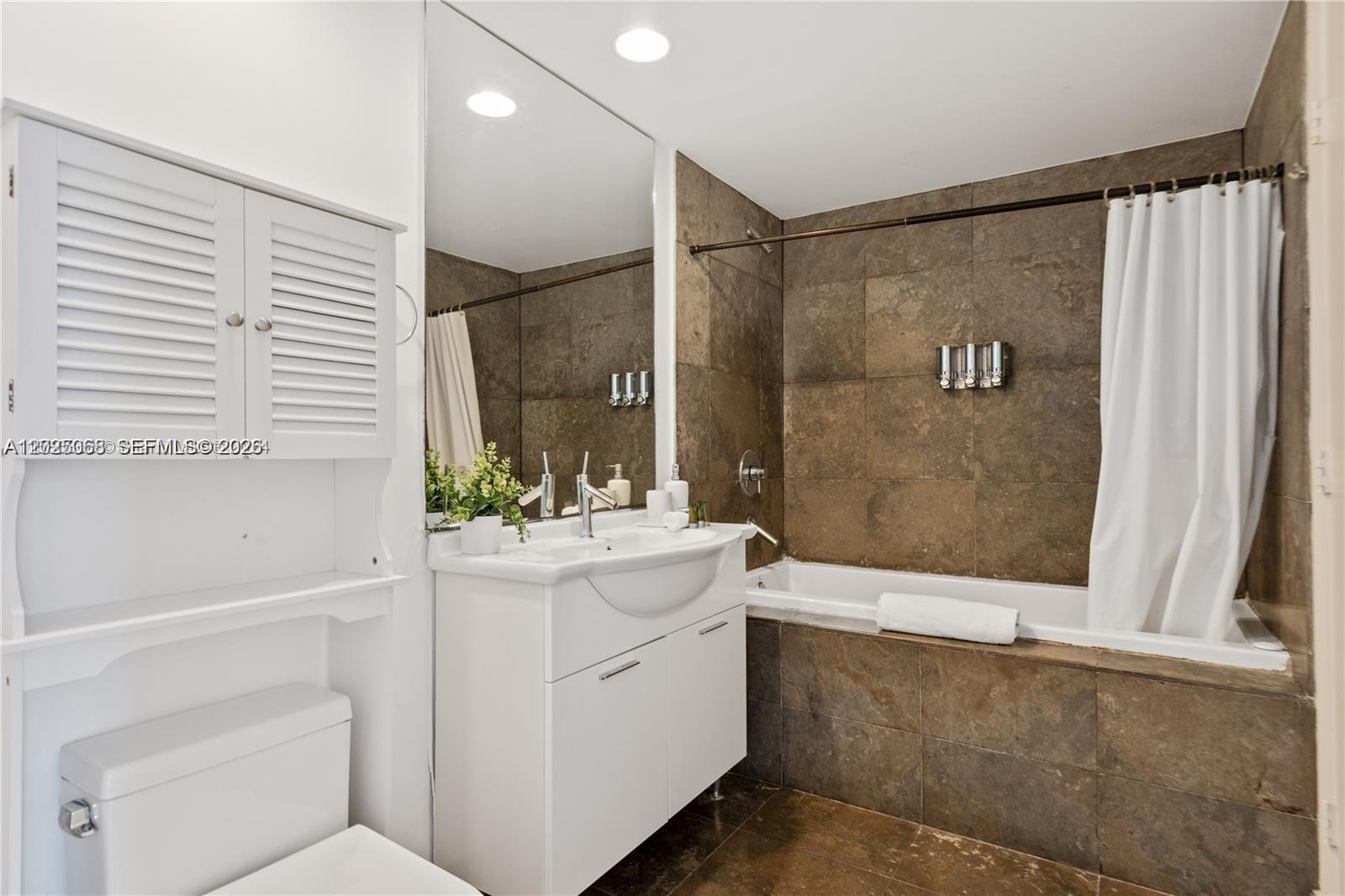 485 Brickell Ave #2311, Miami FL 33131