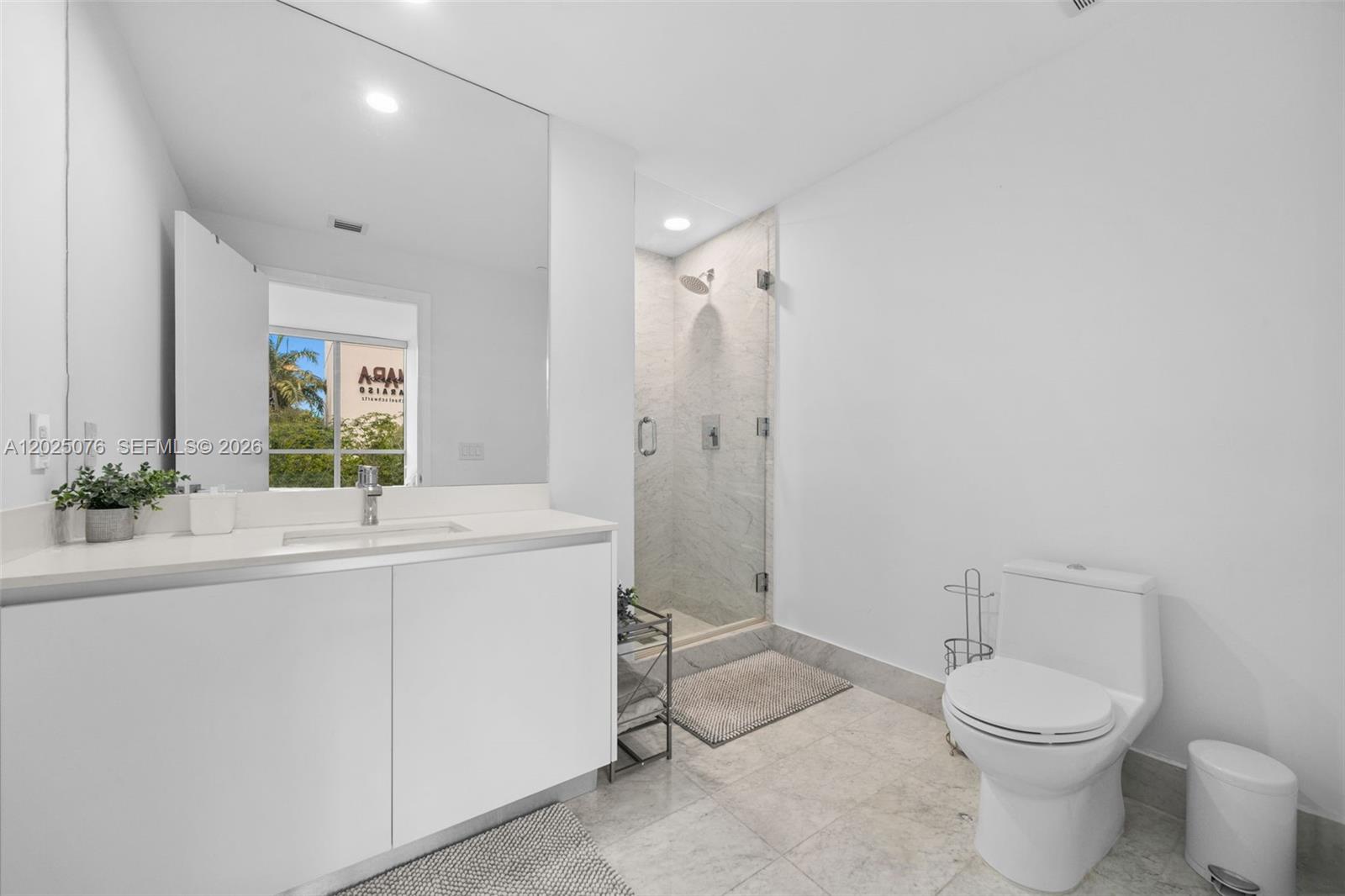 650 NE 32nd St #BH4, Miami FL 33137