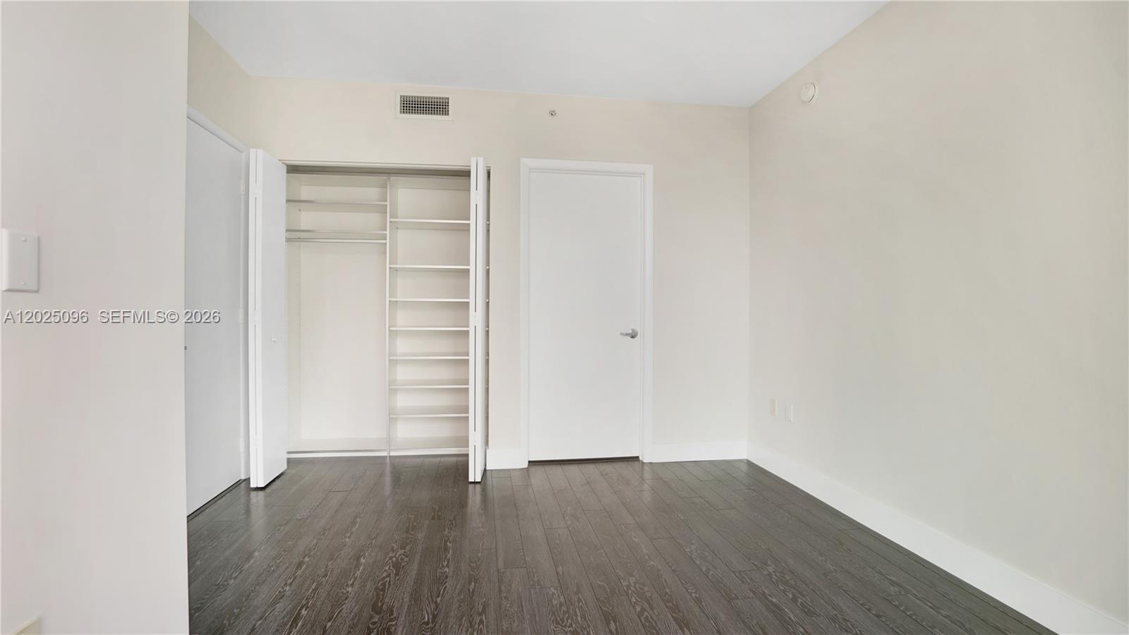 92 SW 3rd St #1803, Miami FL 33130