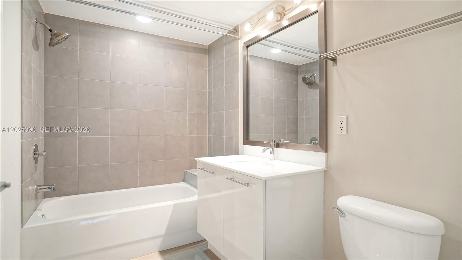 92 SW 3rd St #1803, Miami FL 33130