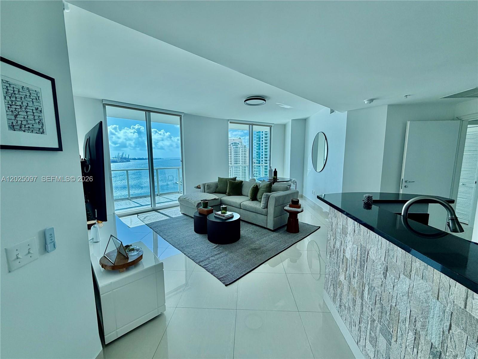 300 S Biscayne Blvd #1810, Miami FL 33131