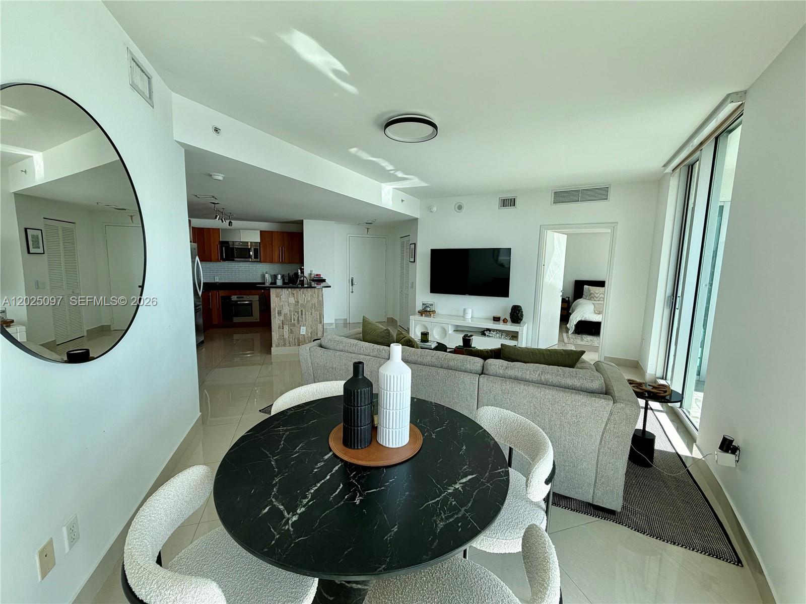 300 S Biscayne Blvd #1810, Miami FL 33131
