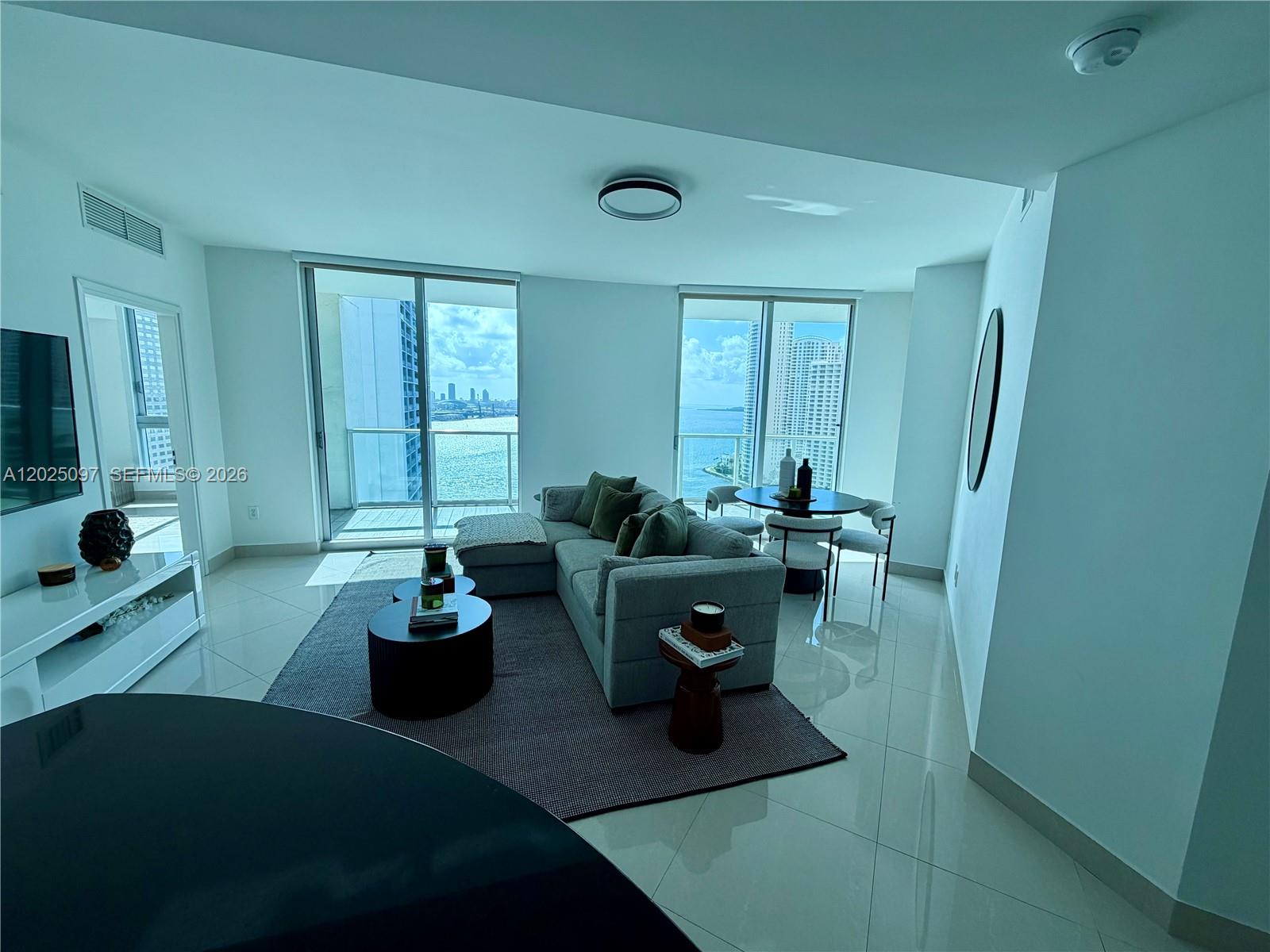 300 S Biscayne Blvd #1810, Miami FL 33131