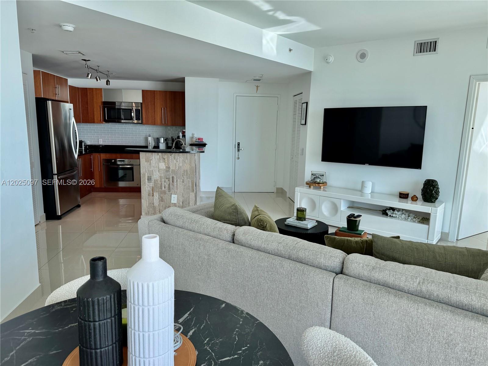300 S Biscayne Blvd #1810, Miami FL 33131