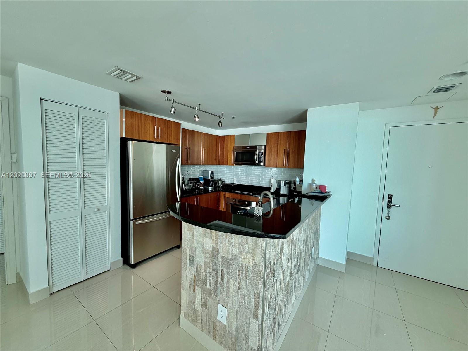 300 S Biscayne Blvd #1810, Miami FL 33131