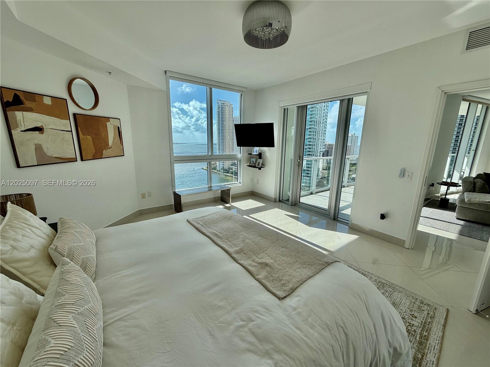 300 S Biscayne Blvd #1810, Miami FL 33131