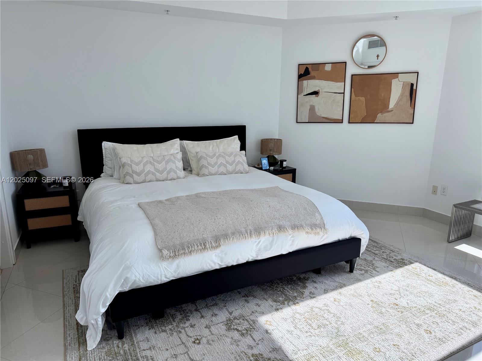 300 S Biscayne Blvd #1810, Miami FL 33131