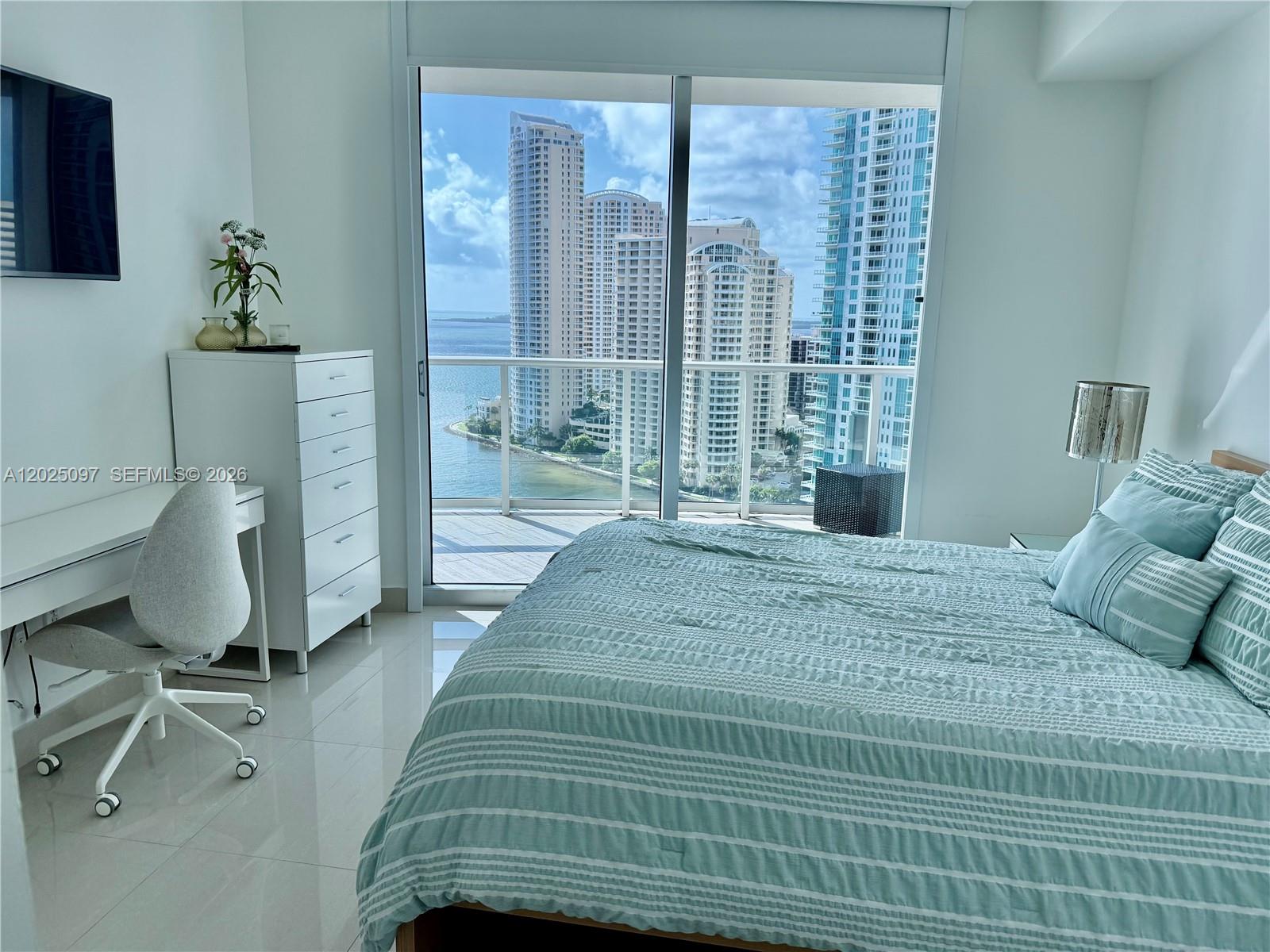 300 S Biscayne Blvd #1810, Miami FL 33131
