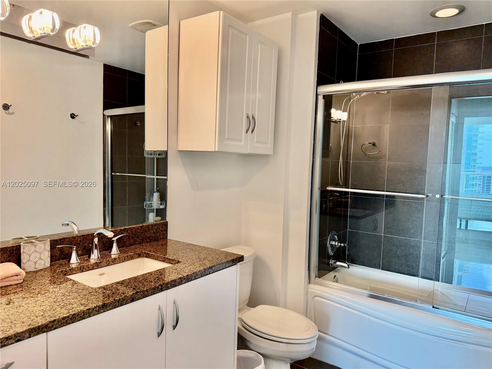 300 S Biscayne Blvd #1810, Miami FL 33131