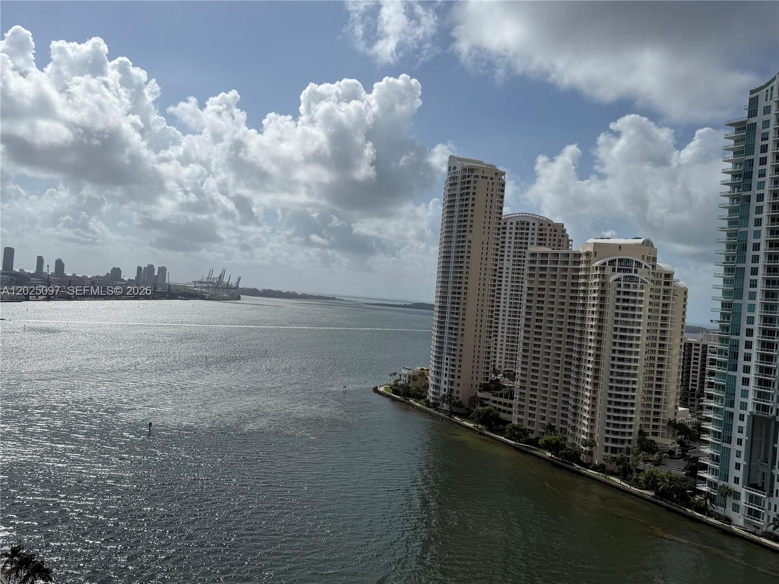 300 S Biscayne Blvd #1810, Miami FL 33131