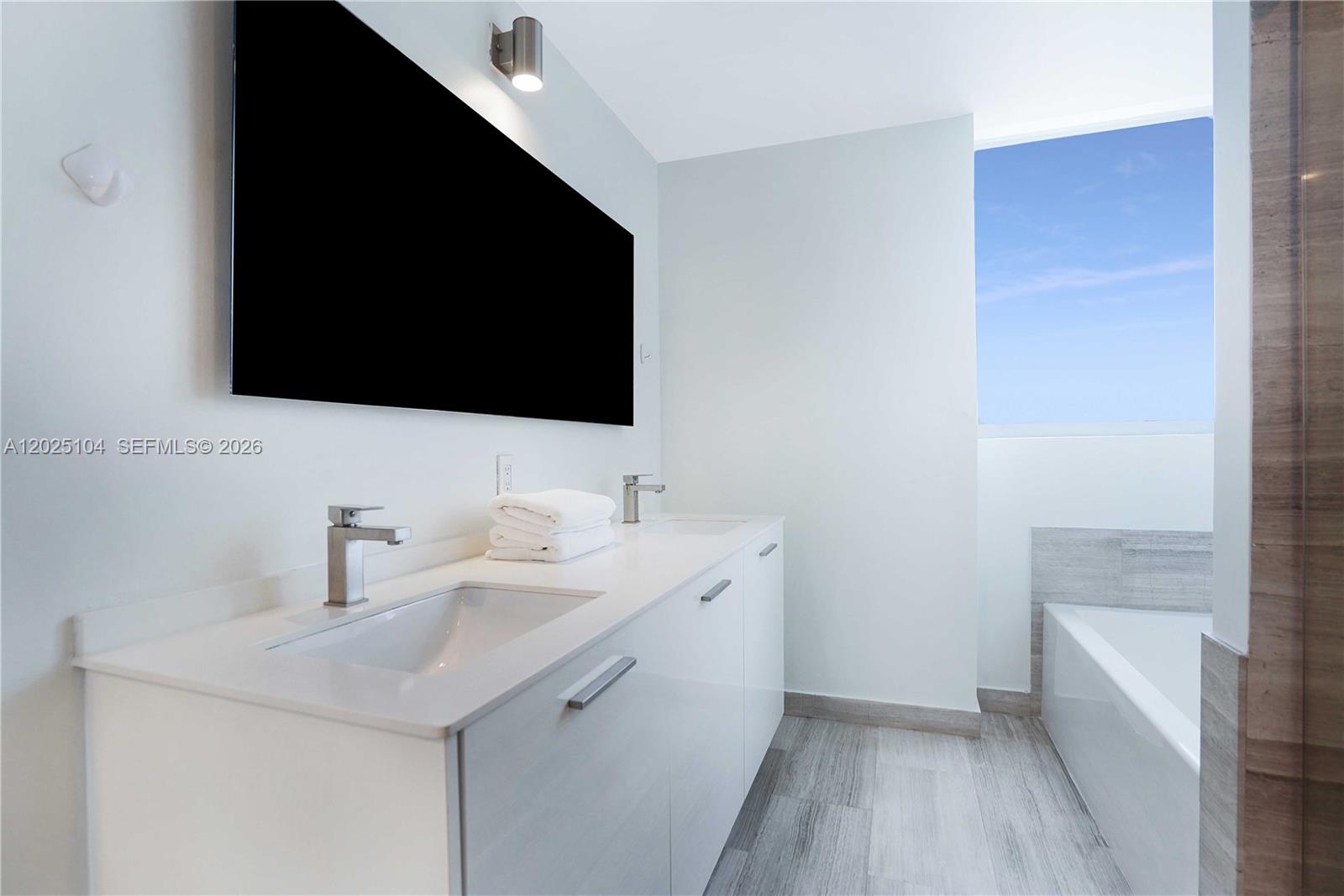 1300 Brickell Bay Dr #3402, Miami FL 33131