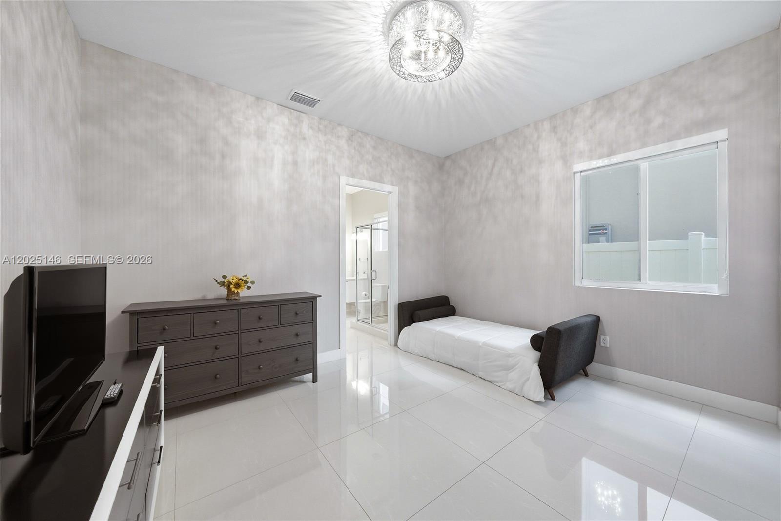7525 NW 103rd Pl, Doral FL 33178