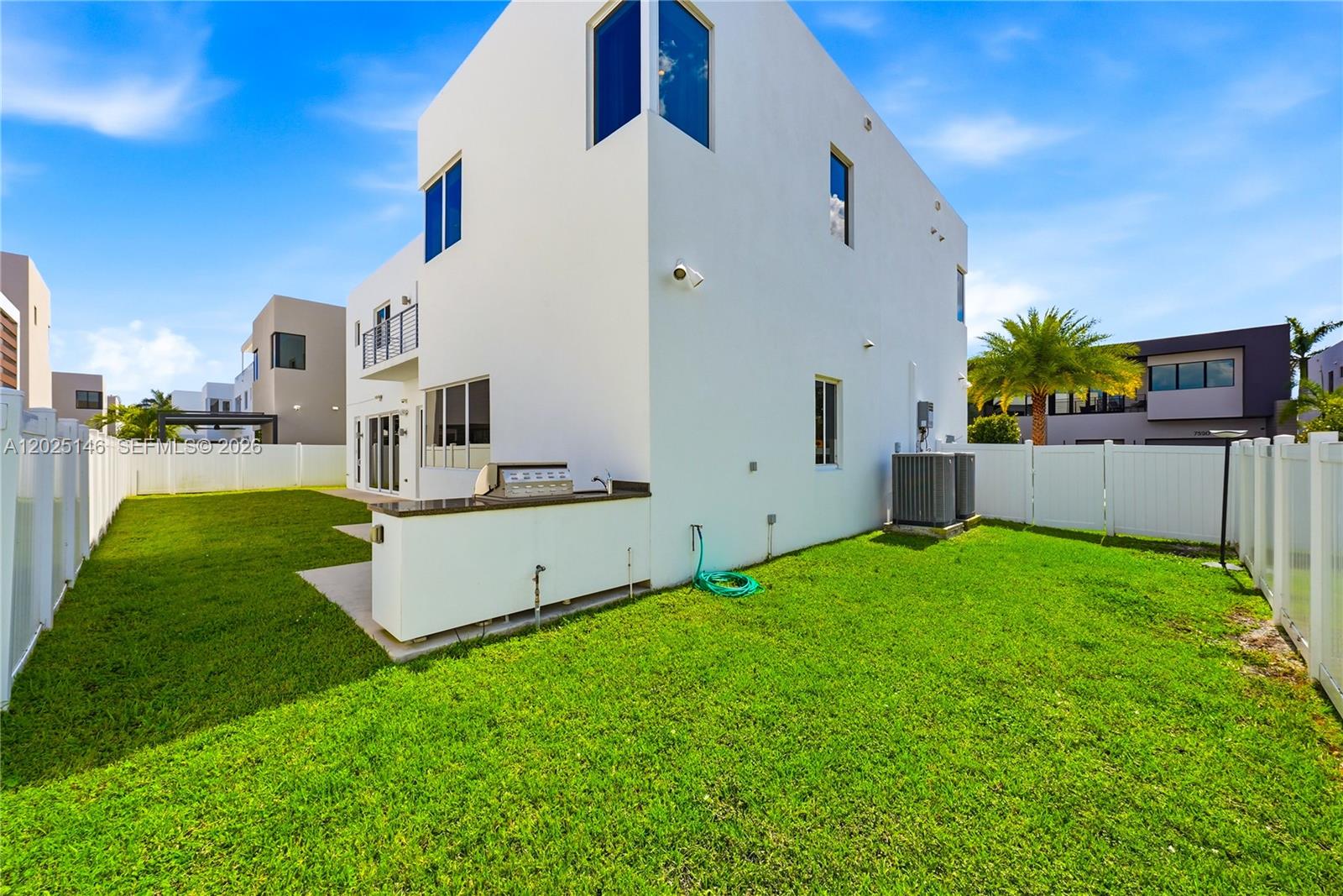 7525 NW 103rd Pl, Doral FL 33178